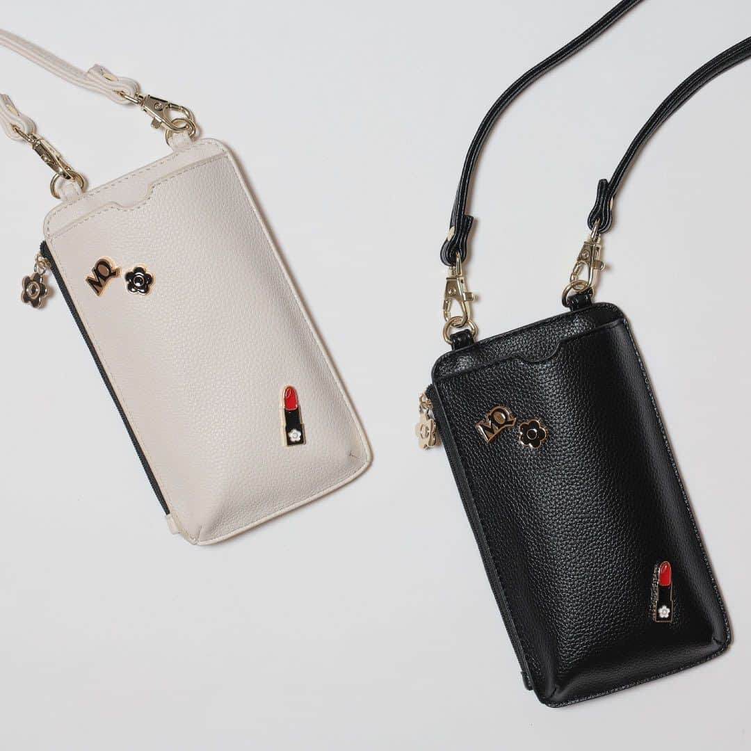 MARY QUANT officialのインスタグラム：「- #メタルエポフロートモバイルショルダー - #MARYQUANT #2023AUTUMN #NEWITEMS #FASHION - #マリークヮント #モバイルショルダー #チャーム #秋小物」