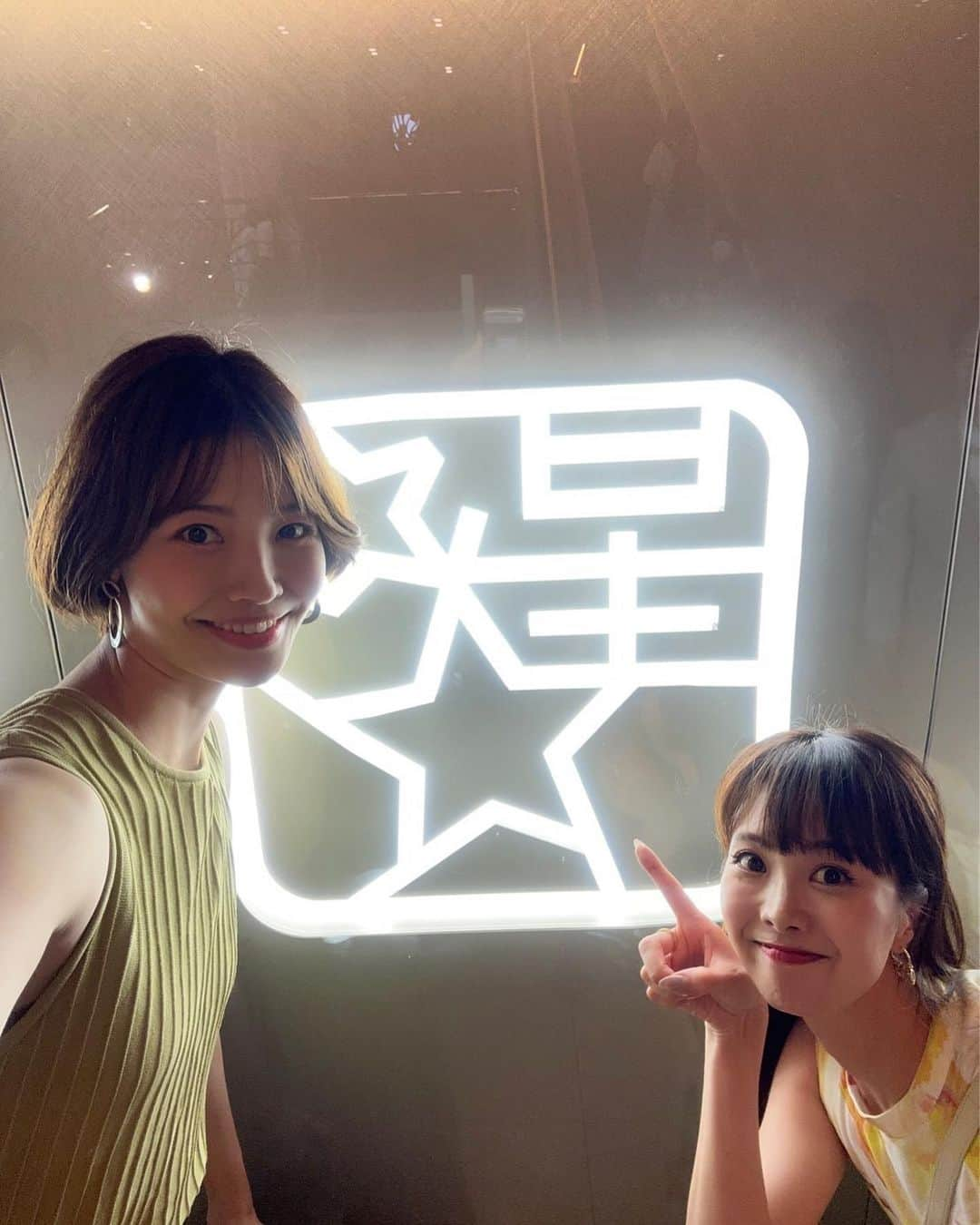 十碧れいやさんのインスタグラム写真 - (十碧れいやInstagram)「.  星組公演 『1789　－バスティーユの恋人たち－』を観劇。  舞台からのエネルギー、熱量が 見ていてとても気持ちが良かったです✨ ラストの大勢口ナンバーはそれぞれの役の想いがひしひしと伝わってきて込み上げてくるものがありました🥹✨ こっちゃん率いる星組最高♪♪♪  フィナーレナンバーになって ふと瀬央ゆりあが星組生として星組に出演するのはラストなのだと実感が湧いてきてまった。。 寂しいなぁって。 でも、銀橋で魅力的に歌う瀬央の姿を見ていてとても頼もしくて 専科さんとして色んな組に出演して、ますます輝きを増していくのだろうなって感じました☺️  たまたま観劇一緒でお隣の席だった @fuhinami_official  ふと隣見たら、、、 号泣してた！ タオル足りないくらい泣いてたよ！ もう、かわいいなぁ🤣笑 久々に会えてすーっごく嬉しかった♡  退団者の #音咲いつき さん #有沙瞳 さん #天路そら さん も千秋楽まで無事走りきれますよーに🙏✨✨✨  #1789 #1789バスティーユの恋人たち #星組 #宝塚 #宝塚og #宝塚歌劇団 #日比谷 #東京宝塚劇場 #妃海風  さん #礼真琴　さん #舞空瞳 さん #瀬央ゆりあ  さん　#暁千星  さん」7月27日 10時43分 - reiya_toa