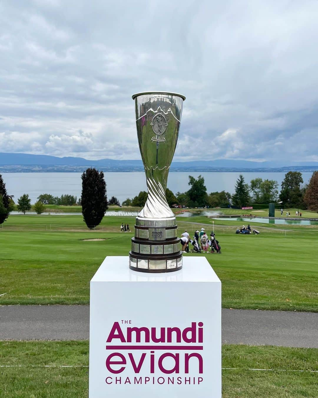 ジュリ・インクスターさんのインスタグラム写真 - (ジュリ・インクスターInstagram)「Bonjour! Lots has changed since I last won the Evian Championship 20 years ago. Everything keeps getting bigger and better including the trophy. We love to see it 👏 Wishing everyone in the field good luck this week!   Comment below who you think will be hoisting the trophy on Sunday 🏆  . . . . . . . . #evian #evianchamp #lpga #lpgatour #golf #evianchampionship #golflife #golfaddict #golfstagram」7月27日 10時54分 - juliinkster