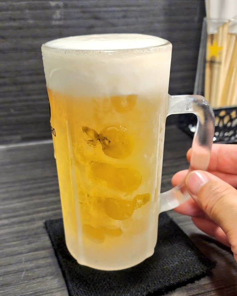 ケニチさんのインスタグラム写真 - (ケニチInstagram)「このキンキンに冷えたビールを見て少しでも涼しくなっていただけたらと思います🍺 #ビール　#生ビール　#ケニチ」7月27日 11時12分 - kenichiosaka