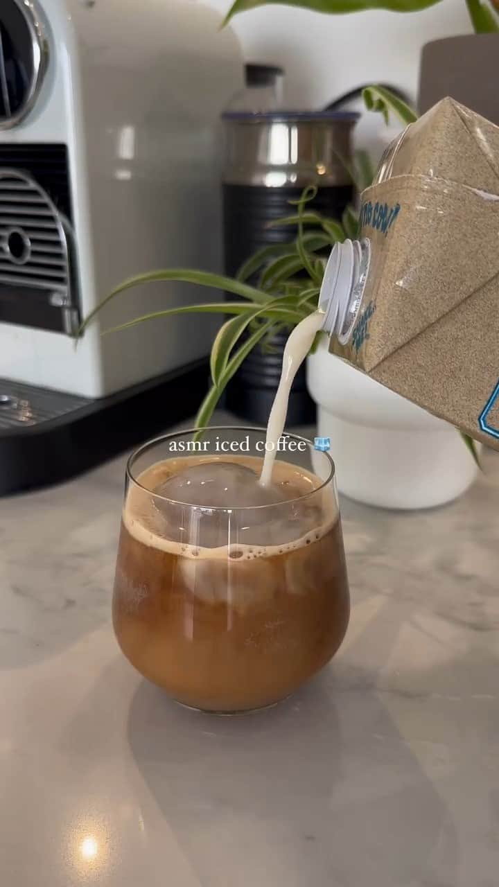 SHEINのインスタグラム：「Pro Tip: Start the day with a well-rounded iced coffee to maximize your slay!☕🧊 @sxlbiyeee_gxrr  🔎17631699  #SHEIN #SHEINforAll #SHEINstyle #fashion #chic #saveinstyle」