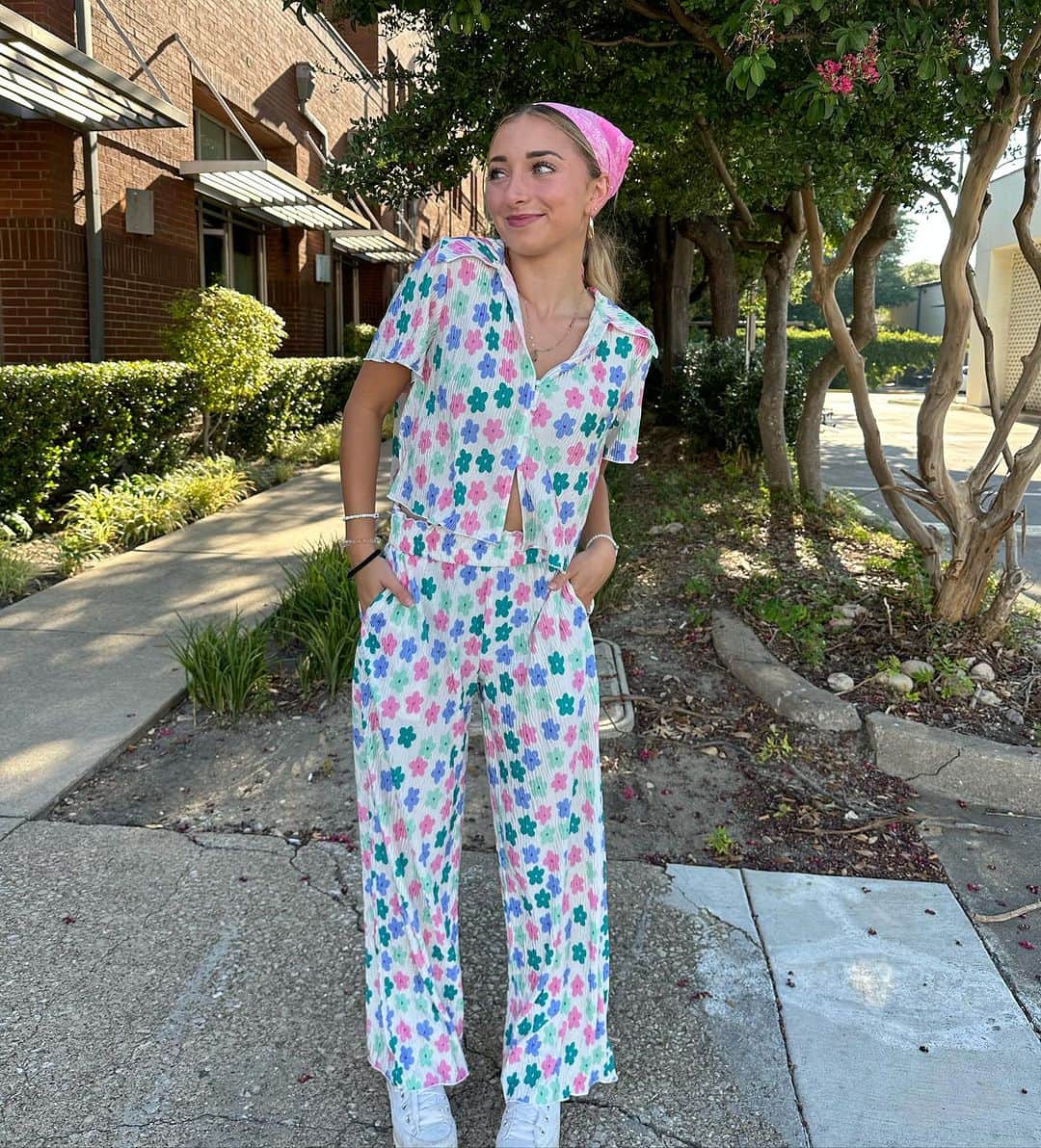 Brooklyn and Baileyさんのインスタグラム写真 - (Brooklyn and BaileyInstagram)「A little moment for the outfit 😌」7月27日 11時36分 - brooklynandbailey