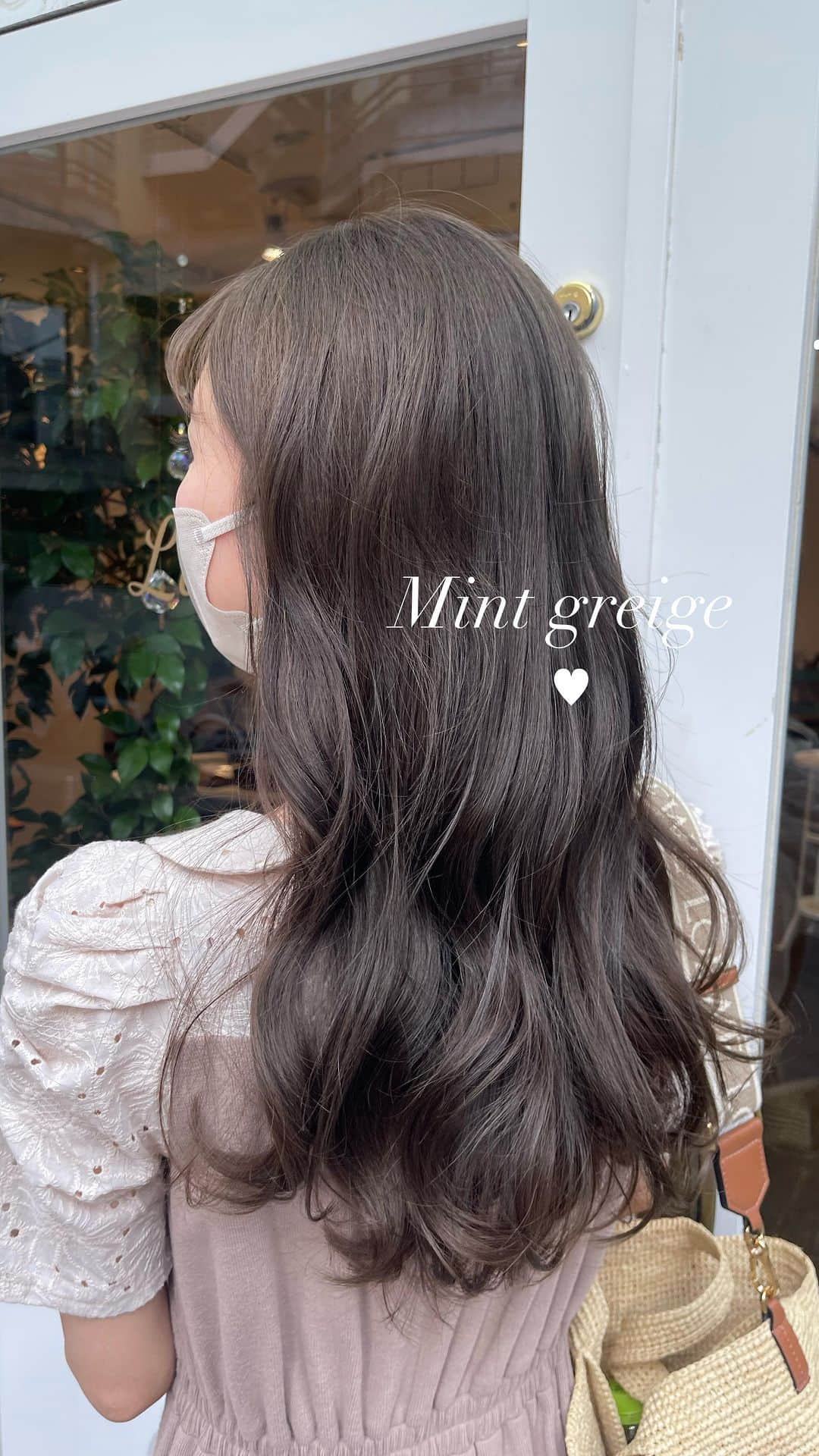 中田絵里奈のインスタグラム：「. mint greige 🌿🫧 ブリーチなしで1番透明感と柔らかさが 出るカラーだと思う。 ずっとこの色がいい、、🥹 . 💈 @suu.suu.sun . 👗 @lerevevaniller . . . #透明感カラー #ブリーチなしカラー」