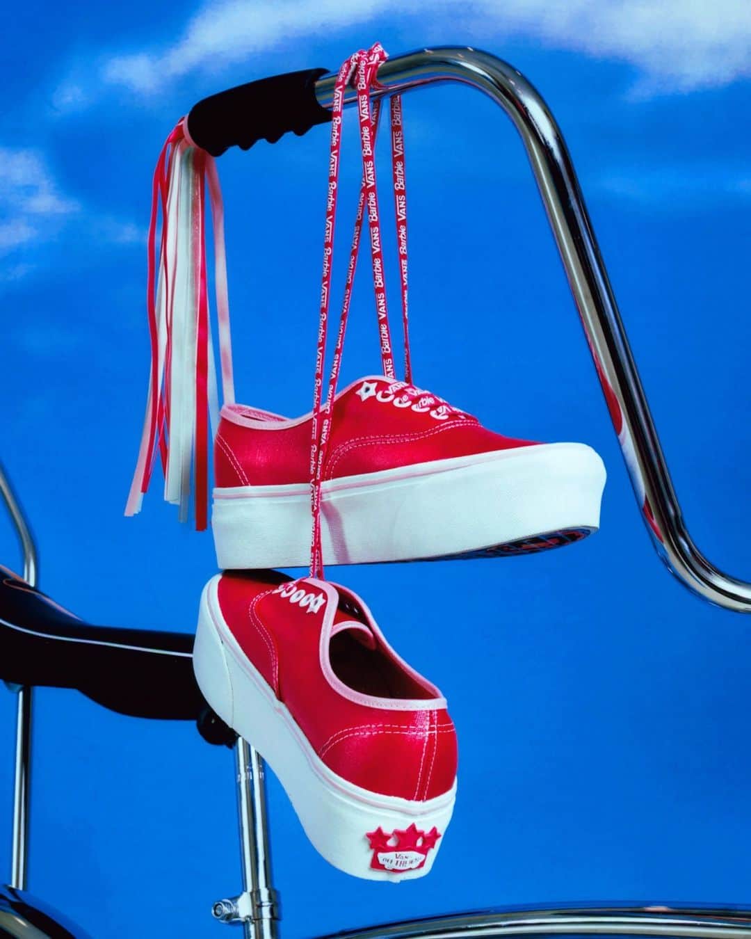 vans girlsのインスタグラム：「Sun-kissed pinks and ‘90s-inspired prints, your California dreams come to life with Vans x Barbie 💖🎀 Mix and match your favorite pieces now at the link in bio.」