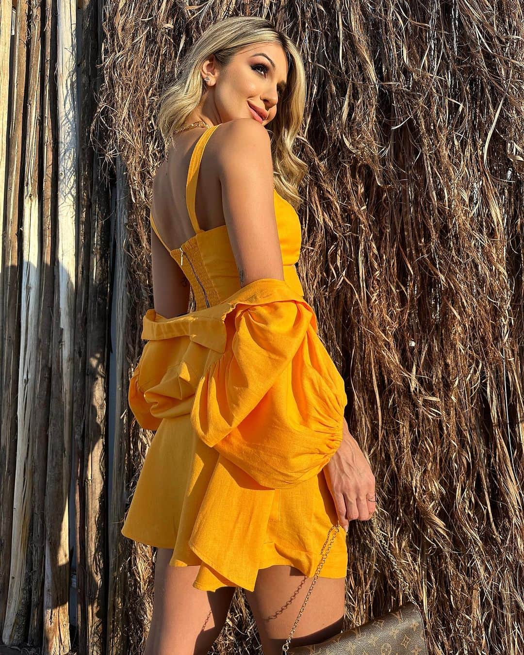 Tatiele Polyanaさんのインスタグラム写真 - (Tatiele PolyanaInstagram)「Amarelou rsrs’ 💛 Outfit de linho, algodão e viscose com caimento perfeito, preview 2024 @madameshow // Buuumdiaaaaaa 😊」7月27日 22時34分 - tatielepolyana