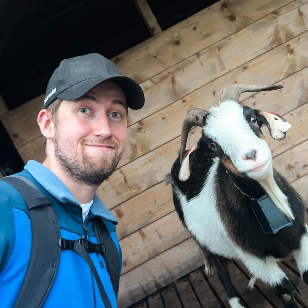 アラン・ウォーカーのインスタグラム：「Had a great time showing my friend @dailydoseofinternet around my hometown 🇳🇴🙏🏻」