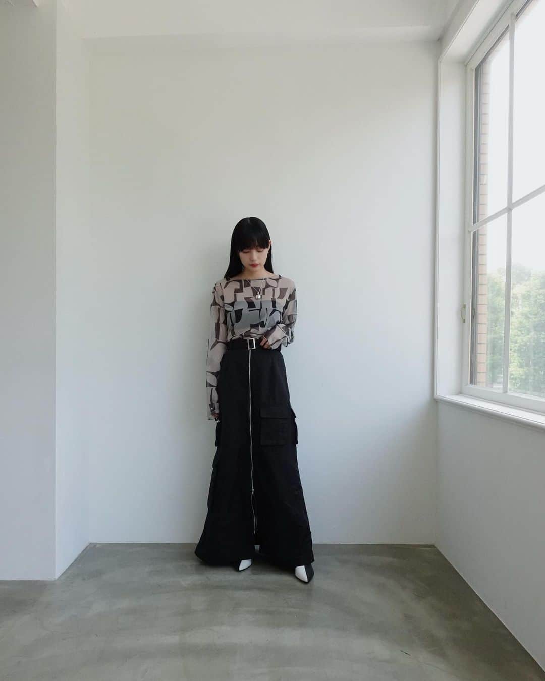 佐藤里緒菜のインスタグラム：「_ 大大大人気のシアートップス新作🐈‍⬛  @marte_vintage #martevintage  #saharajapon #martesnap」