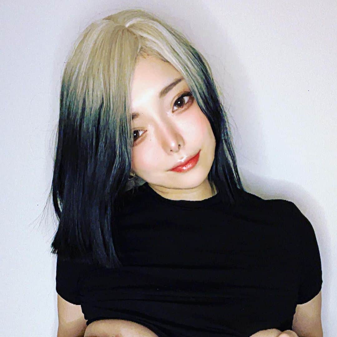 miyakoのインスタグラム：「服はともかく このウィッグはかわいい。 服の全貌はファンティアで見てください笑」