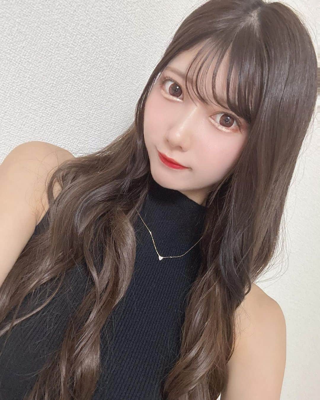 山広美保子のインスタグラム：「夜も暑いね🌙 . . . . .  . #夏服 #スカート #ロングスカート #美脚 #ニットワンピース #タイトスカート #ワンピース #ノースリーブ　#私服 #全身コーデ #アイドル #idola #lucu #cantik #ไอดอล  #follow #フォロワー募集中 #いいね返し #乃木坂46 #乃木坂46 #大人 #大人女子 #大人女子コーデ #美脚 #撮影  #巻き髪　#ロングヘア #ヘアアレンジ #夏コーデ」
