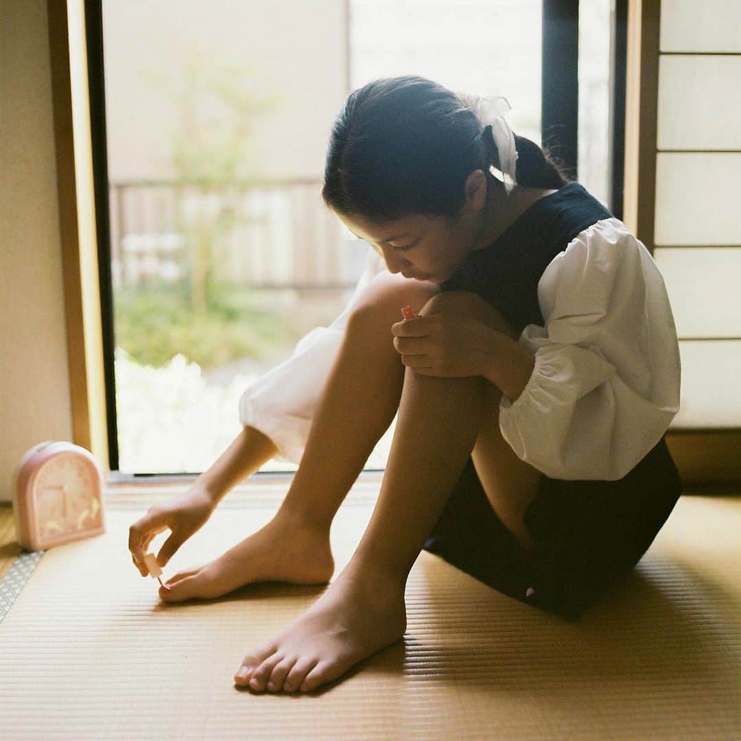 kazuyukikawaharaのインスタグラム：「おとなぶる ・  #hasselblad #film #filmphoto #filmphotography #filmcamera #instagramjapan #instagram #ハッセルブラッド#shotonfilm #kodak #kodakportra400 #kodakfilm #lifewithkodak #kodakprofessional #madewithkodak  #inspiredwithhasselblad」