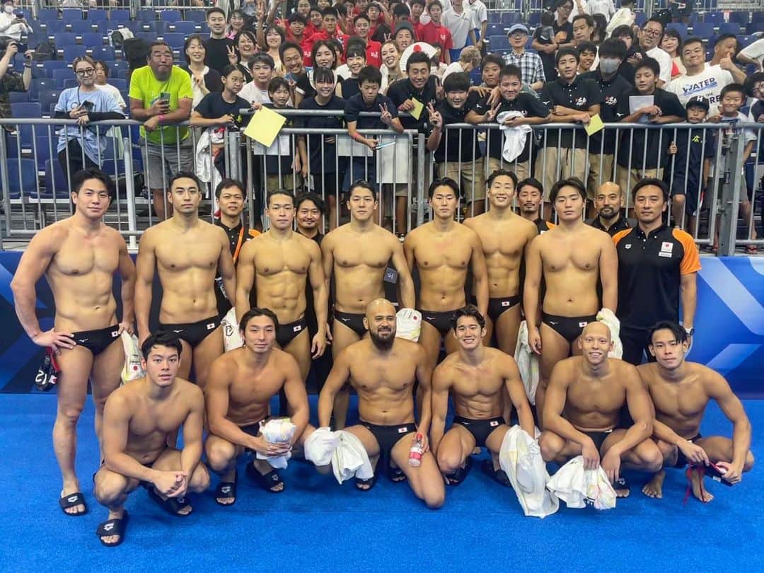 荒井陸のインスタグラム：「🇯🇵🤽‍♂️🔥  水球男子の世界水泳が終わりました。 最後はカナダに勝利して11位。  満足いく結果ではなかったですが、たくさんの方の前でプレーできたこと誇りに思います！この結果を受け止めて、しっかりと9月のアジア大会で優勝することにフォーカスしていきたいです。  家族や友達、世界水泳をきっかけに初めて水球を観て面白いって言ってくださる方も多くて嬉しかったです。日本水球の世界水泳は終わりましたが、競泳はまだ残っているので、日本代表の応援をよろしくお願いします🙇‍♂️  #世界水泳 #水球」