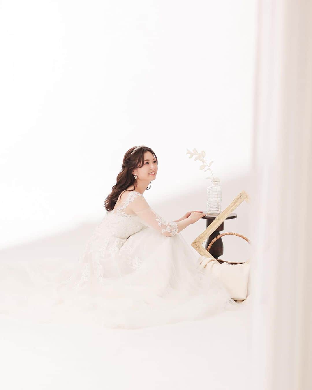 Studio TVB Kobeのインスタグラム：「hair make : Hase Yuka photographer : Sawamura Yuka  ------------------------ #光のウェディングフォト #韓国スタイル #d_weddingphoto  #日本中のプレ花嫁さんと繋がりたい #全国のプレ花嫁さんと繋がりたい #写真好きな人と繋がりたい #カメラ好きな人と繋がりたい #メイク好きな人と繋がりたい #韓国フォトウェディング #モデル募集 #ポートレート #ウェディングヘア #フォトウェディング #カップルフォト # #家族写真 #前撮り #結婚式準備 #大阪前撮り #神戸前撮り #ブライダルフェア #スタジオtvb神戸ハーバーランド店 #ロケーションフォト #プレ花嫁 #卒花嫁 #撮る結婚式 #2023夏婚さんと繋がりたい #洋装ヘア  #花嫁ヘアメイク #ダウンスタイル  ハーフツイン」