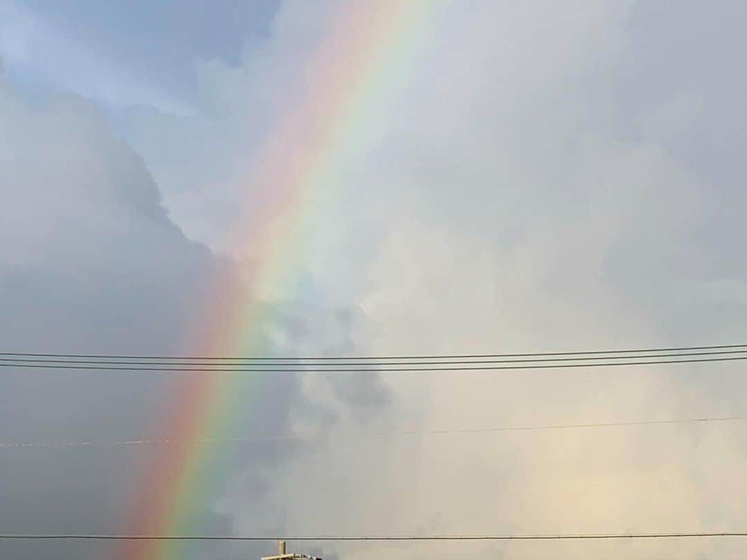 MIHOさんのインスタグラム写真 - (MIHOInstagram)「仕事終わって外に出たら虹が出て空が焼けてきて 空がアートでずっと見惚れた日🎨  みんなでご褒美time幸せだったね🌙🧡 w/@hascam_0307  @eriy.1222」7月27日 21時25分 - miho61r