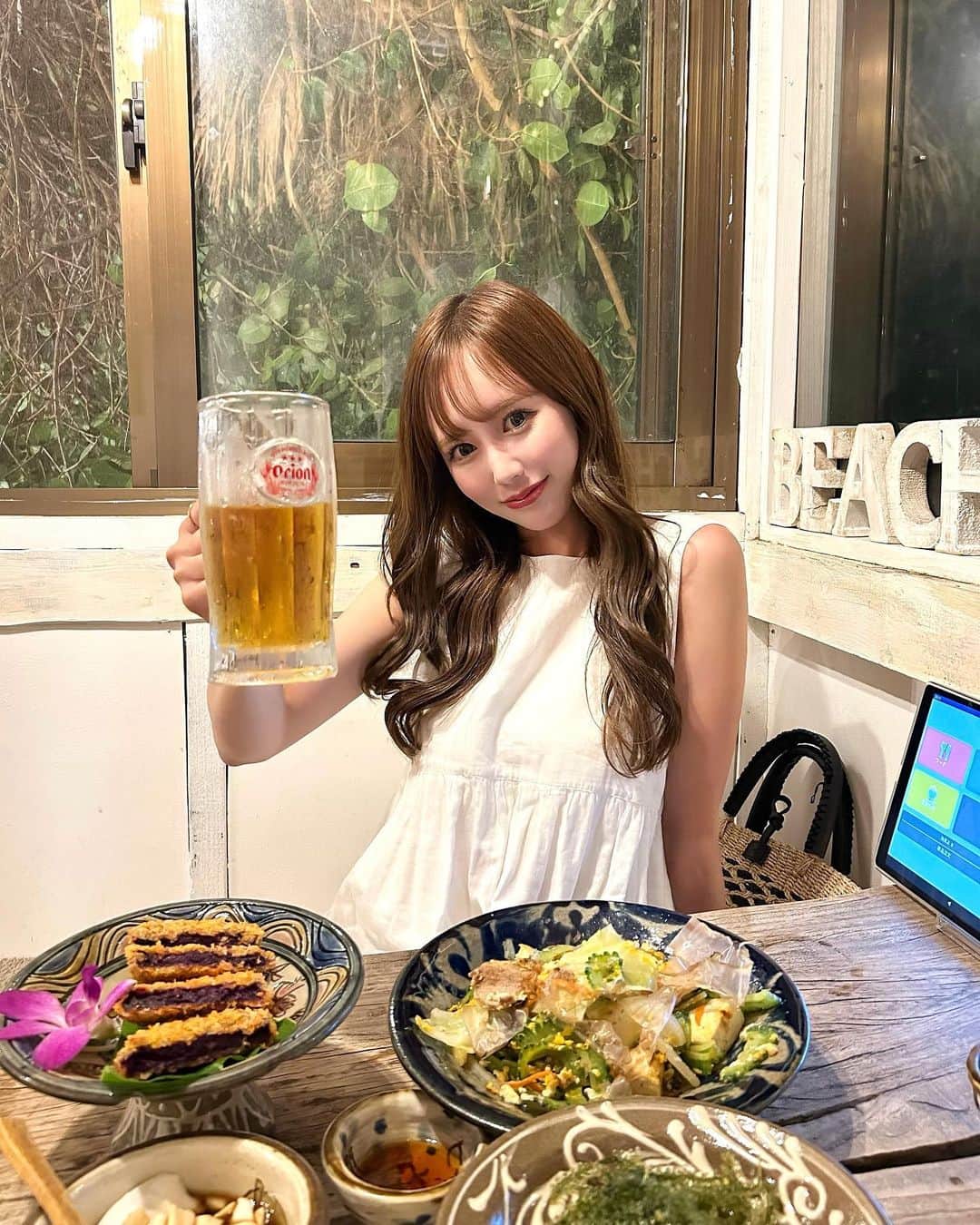 のインスタグラム：「⁡  ⁡ ここで食べた沖縄料理が美味しすぎた😝♡ また絶対行きたい場所No1✨ ⁡  ⁡ #沖縄#沖縄料理#沖縄旅行#海風よ」