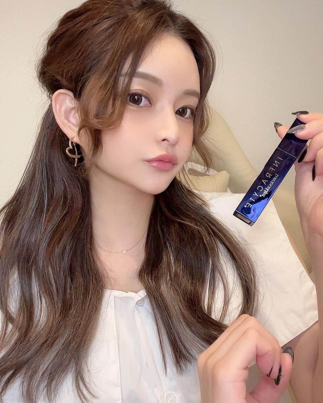 sayaのインスタグラム：「#aclinicデンタル の渡邉先生 @aclinic_seri  にスマイルリップ施術していただきました✨  私は人中を短く見せたかったのでCカールをしっかり出したくてお願いしました🫶  整形しました！って感じを出さない程度で私の理想通りのリップに🥹✨ 嬉しすぎる🫶 クリニックの内装も可愛くて凄く良かった🫶 みんなも是非行ってみてね✨  次は顔の脂肪吸引もしたいなぁ🤔✨  #スマイルリップ #aclinic #aクリニック #エークリニック #aclinicデンタル #aclinicdental #デンタルクリニック #審美歯科 #矯正歯科 #リップヒアル #唇ヒアルロン酸 #口角ボトックス #M字リップ #Cカールリップ #アヒル口 #リップ #リップグロス #ラシャスリップス #歯科医師 #渡邉瀬里」