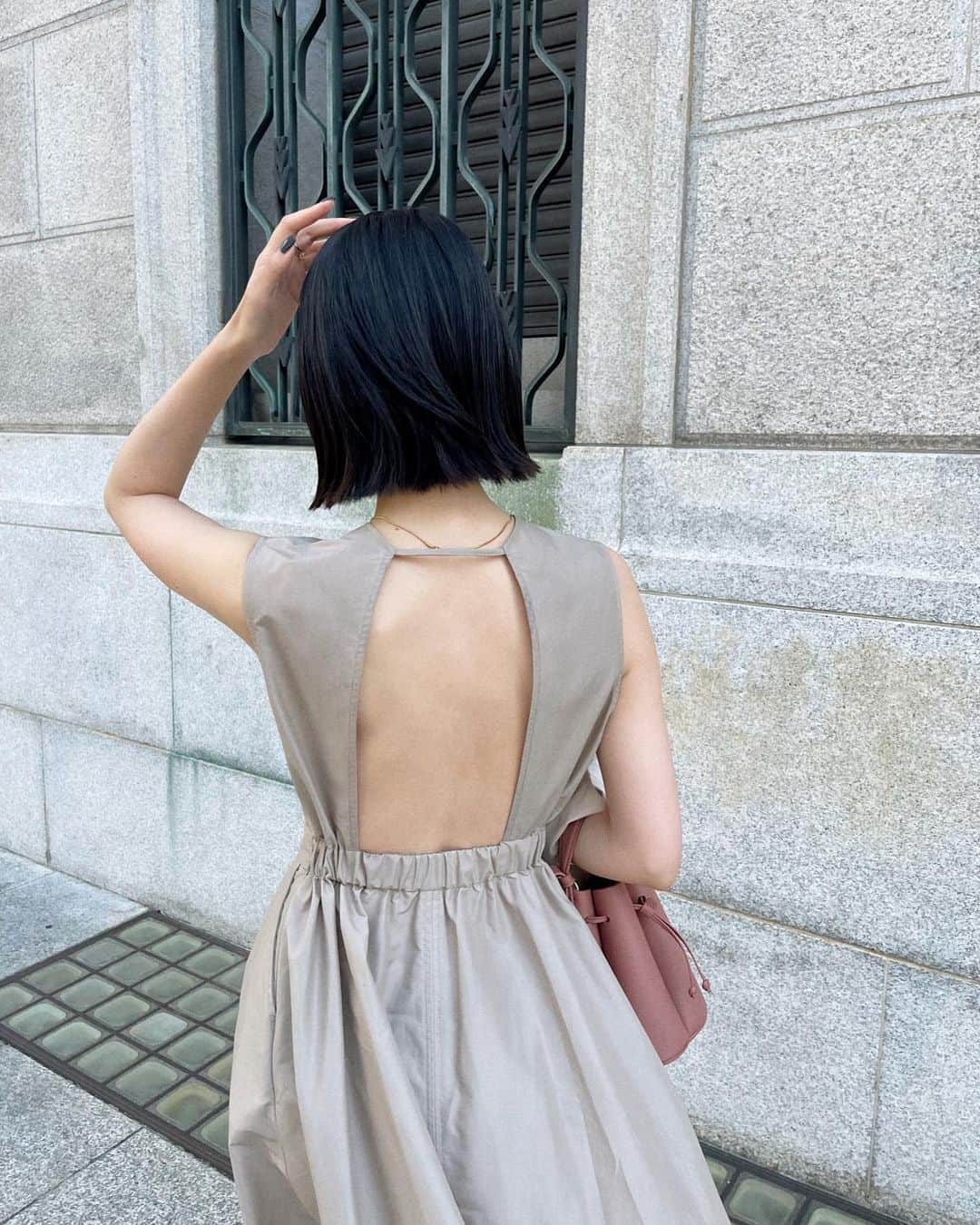 miheeさんのインスタグラム写真 - (miheeInstagram)「ootd ㅤ 🩷 ㅤ onepiece : @elendeek  bag : @polene_paris  accessory : @cene_316l」7月27日 21時40分 - __mihi__
