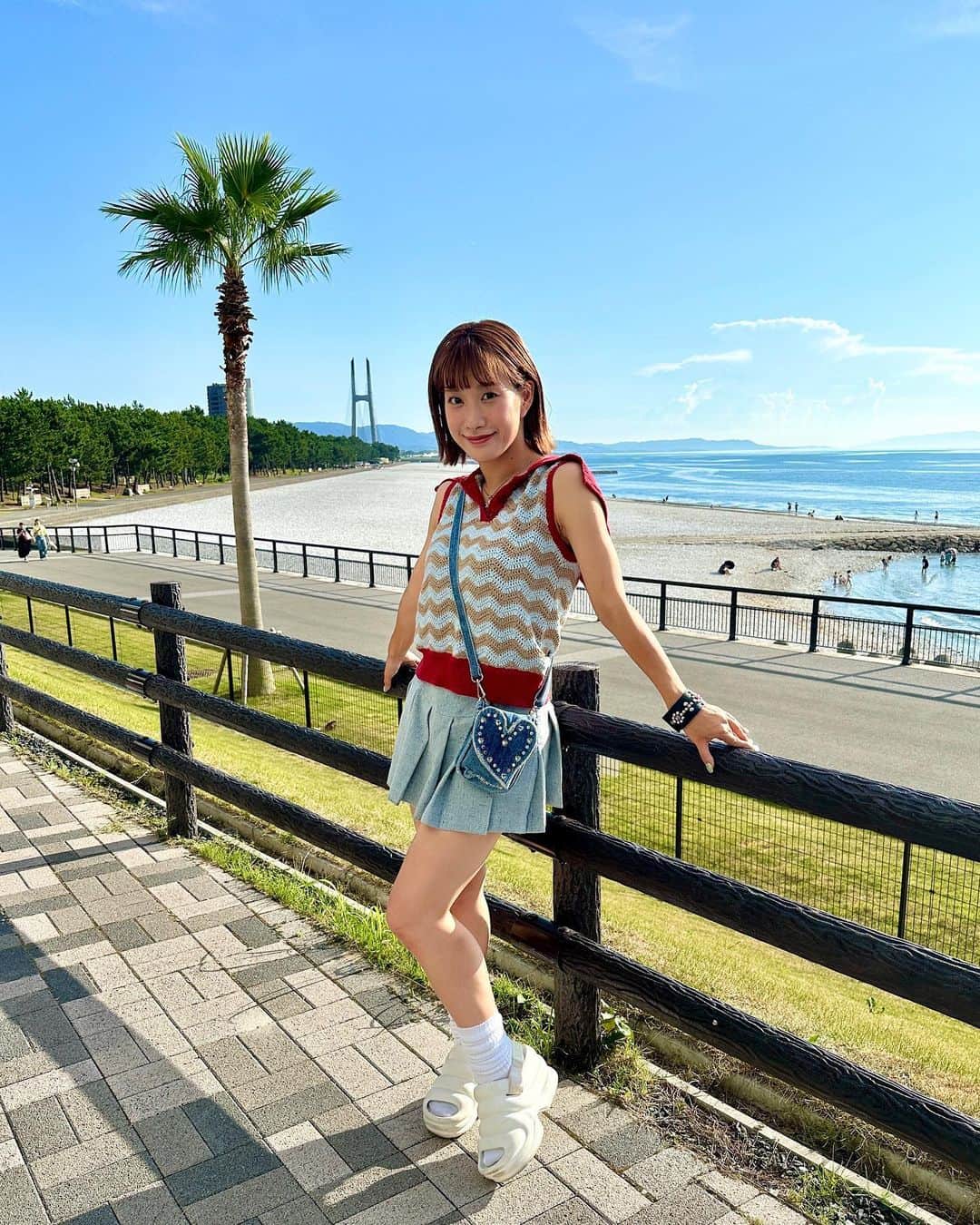 HANAのインスタグラム：「🌴🪼☀️⛵️👒」