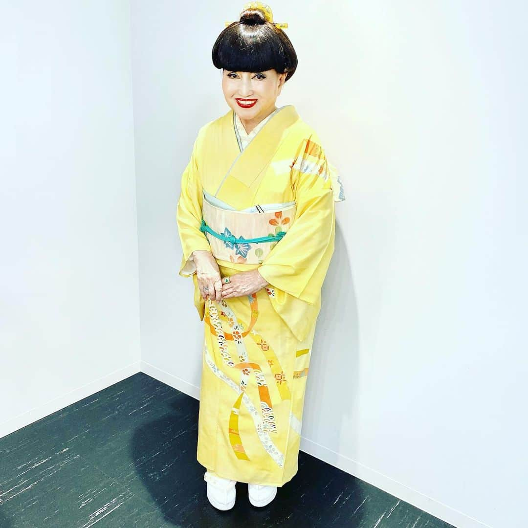 黒柳徹子さんのインスタグラム写真 - (黒柳徹子Instagram)「今日は「日立世界ふしぎ発見！」本番２本。最初のお着物は松模様の紗の訪問者。久保田一竹先生のお作品です。２枚目は熨斗模様の絽のお着物です。」7月27日 21時37分 - tetsukokuroyanagi