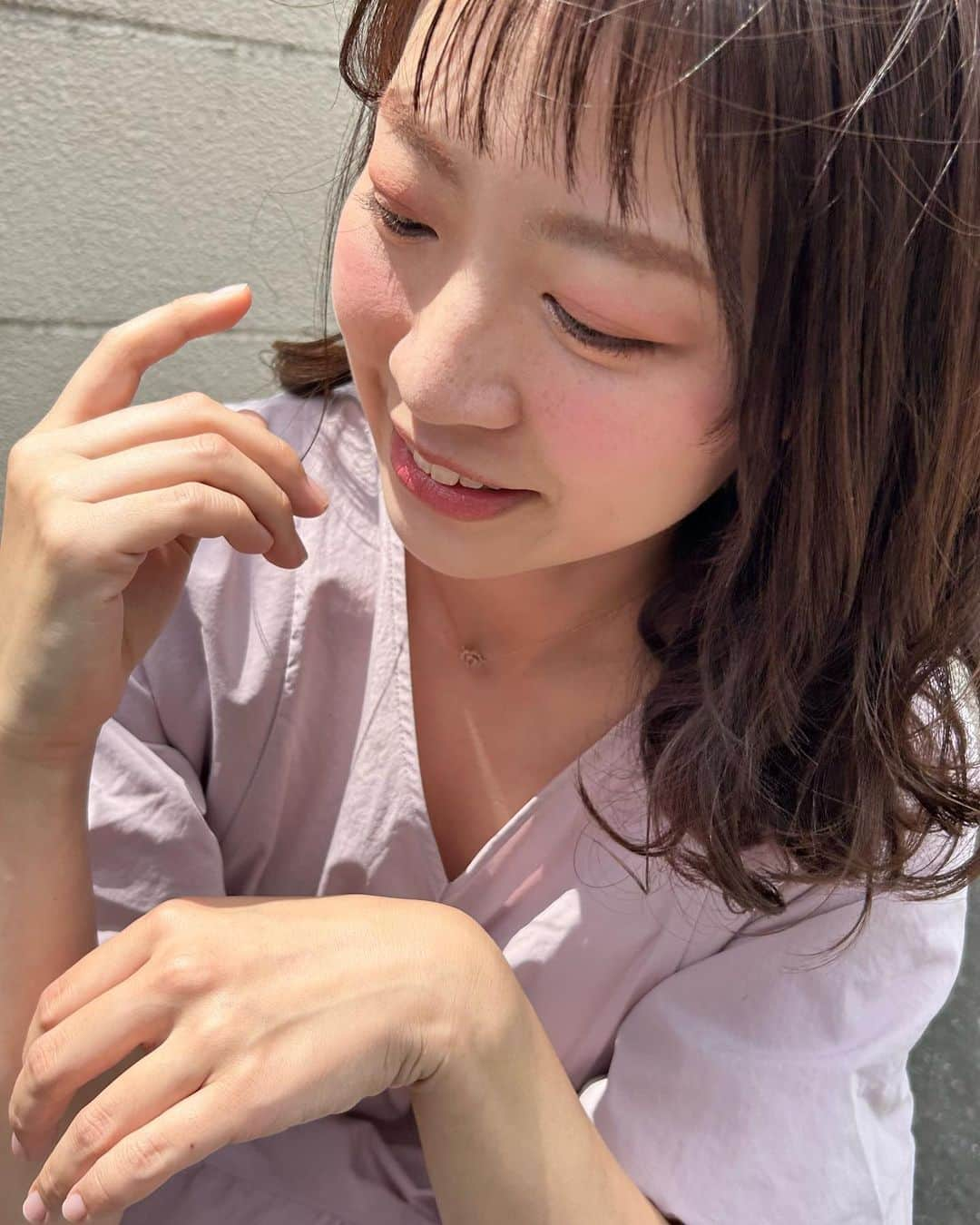 湯浅知里さんのインスタグラム写真 - (湯浅知里Instagram)「♡♡ . . カラーリング✂️✨ #aura 今回のカラーは暗めをリクエスト✨ #リラクシーライラックラテ . 水戸さんに 湯浅さん、どんどん若返ってませんか？と言われて嬉しい〜🐰🤍 次は秋のスタイリング🍎🐹 どんな色にしようか今から楽しみです😊」7月27日 21時46分 - chisato.y515