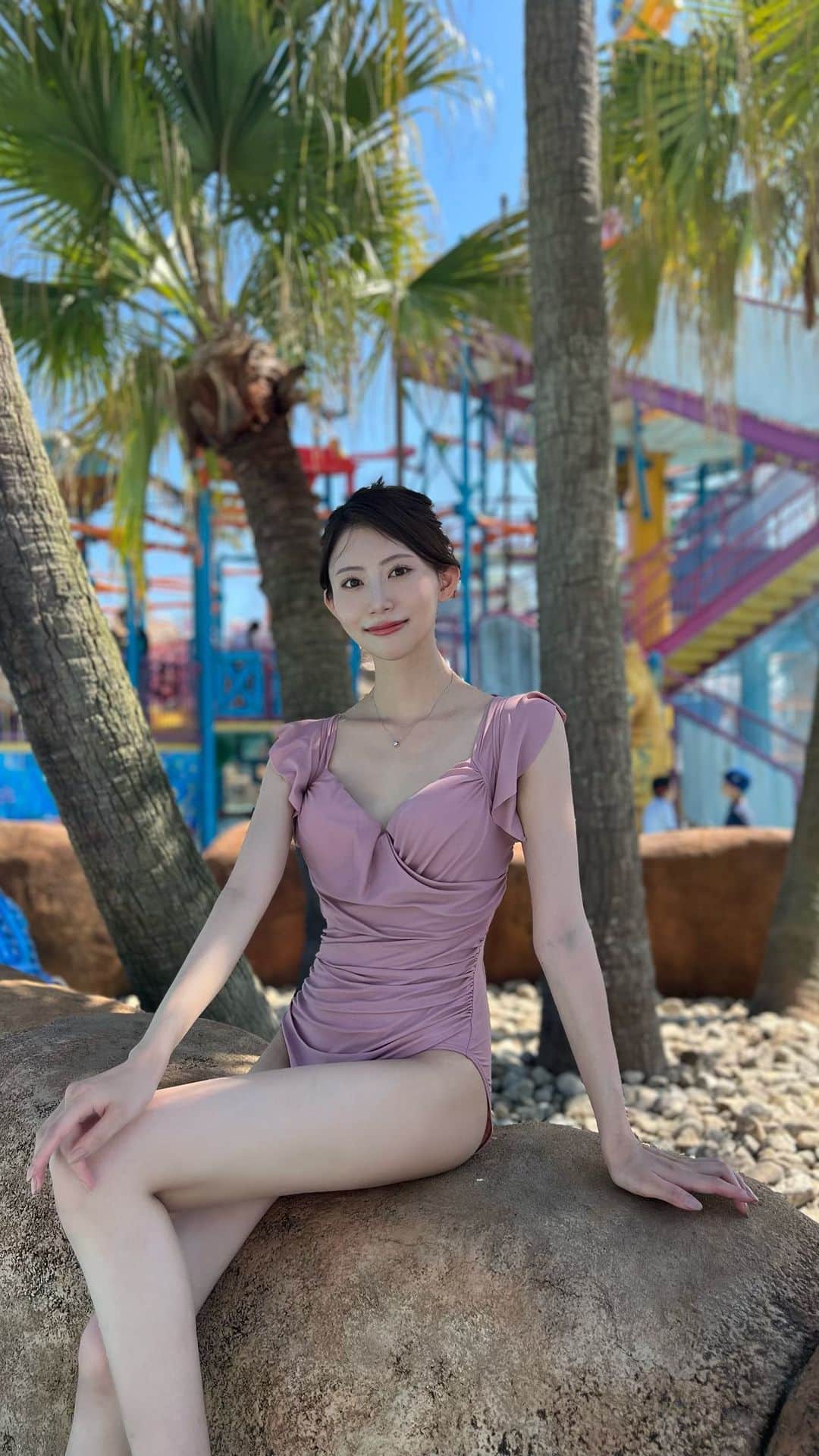 後藤理沙子のインスタグラム：「お友達とプール行ってきた🍉もう夏だね〜！ 水着はAnZie(@anzie_online )の🤍 とっても可愛い☺️ * #長島ジャンボ海水プール  #ナガシマスパーランド  #三重県 #プール #水着 #anzie  #夏」