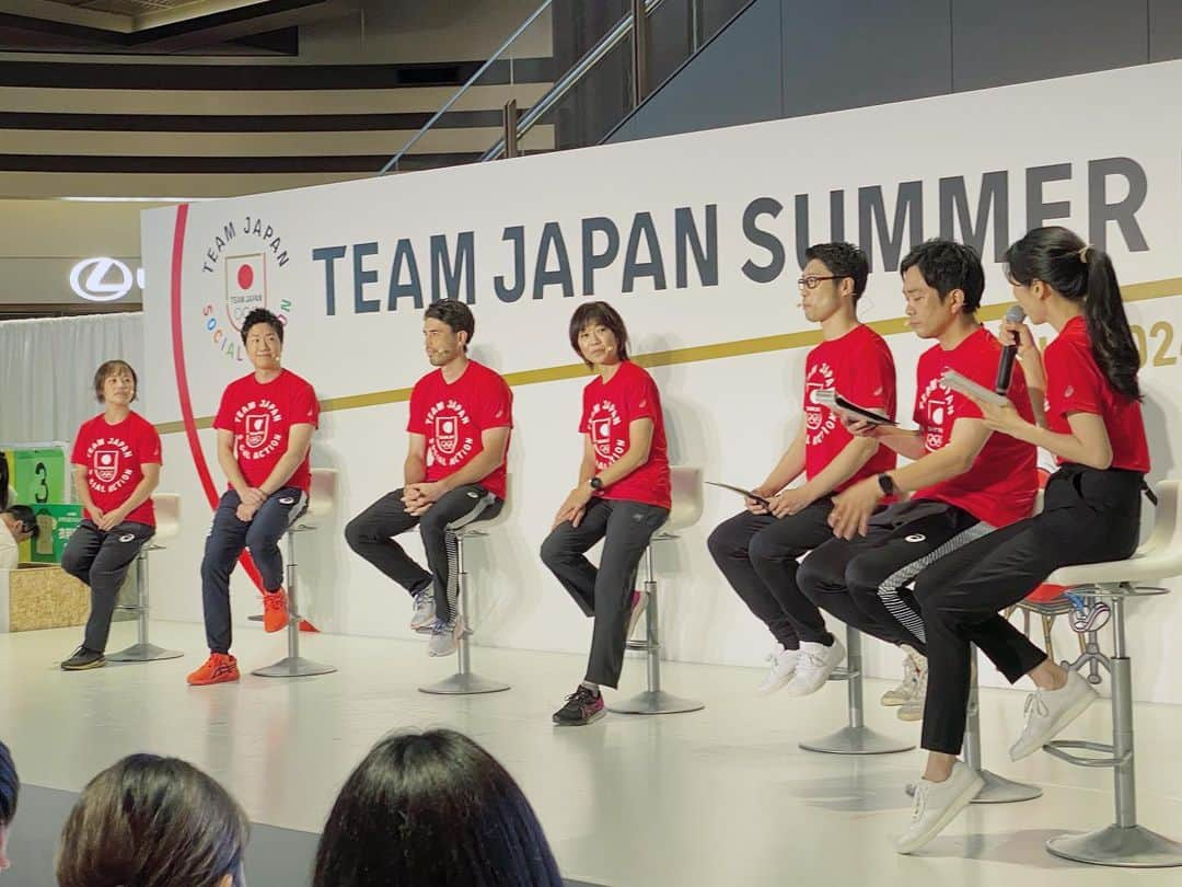 淡輪優希さんのインスタグラム写真 - (淡輪優希Instagram)「TEAM JAPAN SUMMER FEST- パリ2024オリンピック1年前カウントダウンイベント MCを勤めさせていただきました‼︎🎤  #高橋尚子 さん #土井レミイ杏利 さん #水谷隼 さん #登坂絵莉 さん  という、WINTER FESTに続き今回も日本のスポーツ史に名を残す素晴らしいオリンピアンの皆様と✨ 競技は違えどやはりトップアスリートが集えば、あそこでしか聞けないような貴重なお話が止まりませんでした。。  さぁーパリはどんなドラマが待っているのか。 "もうすでにオリンピックははじまっている…！"と高橋さんもおっしゃっていましたが、実は代表選手選考段階の今から各大会に注目していると、もっともっとオリンピックの舞台の緊張感、選手それぞれの想い、いろんなことを何倍も熱く感じることができると思いますよーー🔥  MCながら贅沢な時間を過ごさせて頂きました✨ありがとうございます。  東京2020は緊張であまり楽しんだ記憶はないので(笑)パリには野球種目がないのは少し残念ですが、シンプルに応援できるのは最高！今から楽しみです🇯🇵  #がんばれニッポン  #teamjapan  ※ちなみにイベント前日に大学病院にて鼻のガーゼを抜いてもらいなんとかMCができる状態に。もちろんこんなギリギリな予定ではなかったのですが、自分の管理ミス。。スケジュールは余裕を持って組み立てましょう。(自戒」7月27日 21時52分 - yukitannowa