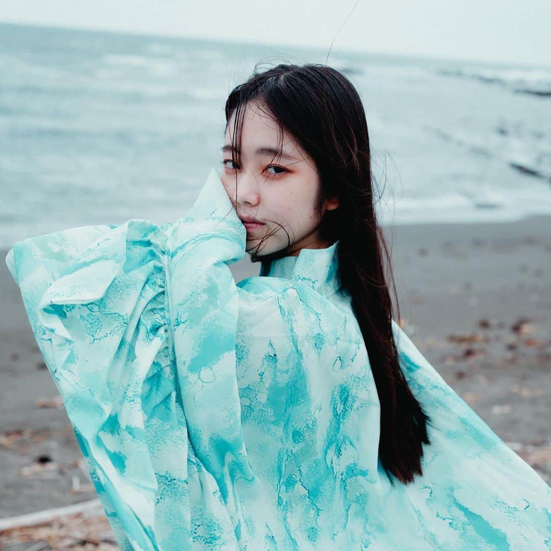 山下萌亜のインスタグラム：「海  #portrait#萌亜#portraitphotography#作品撮り#portraitmood #photooftheday#portraitmodel #06#高校生」