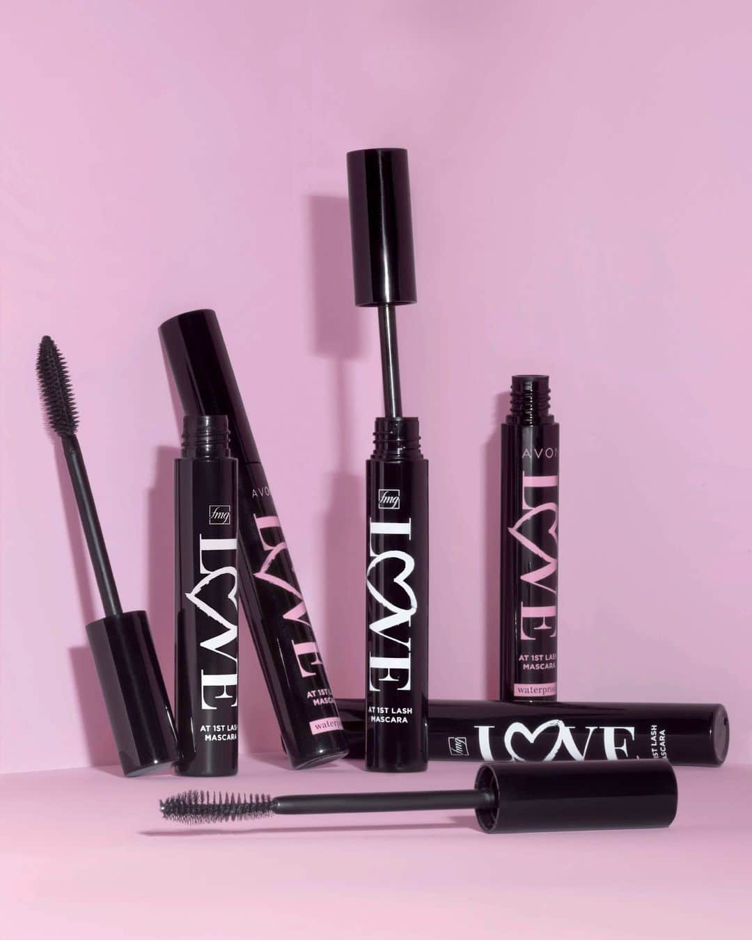 エイボンさんのインスタグラム写真 - (エイボンInstagram)「Most L💗VED mascara! Shop up to 55% off for a limited time!  💗Heart-shaped, lash-hugging fibers lock onto lashes and intertwine to provide instant length and weightless volume in just one application.   💗The Love Complex™ Formula helps to both strengthen and condition your lashes for a flawless look.  #avoninsider #makeupsale #beautyfinds #mascara #waterproofmascara #makeupcollection」7月27日 22時01分 - avoninsider