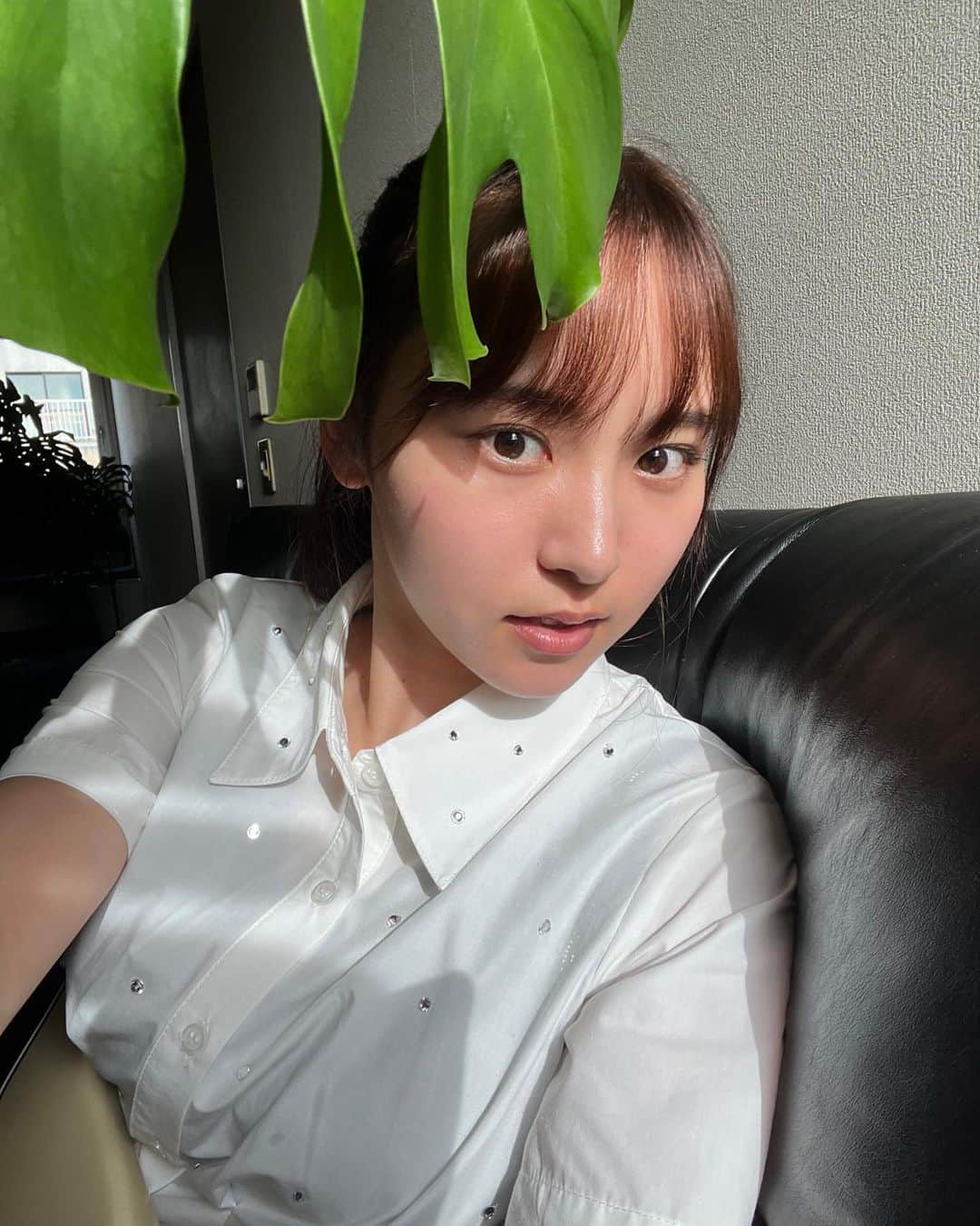 杉岡泉美のインスタグラム：「8月のライブのリハーサルの日々！ 最近写真を全然撮れていなかったで、以前のLIVE前の写真を🤳 外は暑いので相変わらずポニーテールばっかりです☀️🌻 #今日もお疲れ様でした」