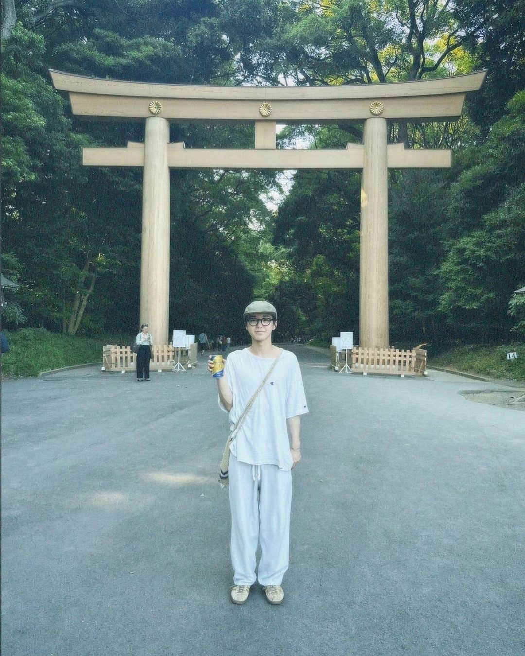 畑山悠月のインスタグラム：「入ってないけど鳥居の前でパシャしてもらった photo by @tsukasaforte」