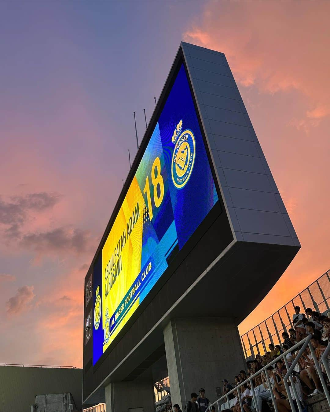 ken_navyさんのインスタグラム写真 - (ken_navyInstagram)「🔵⚫️@inter vs @alnassr 🟡🔵  小さい頃はセリエA全盛期  大好きなインテルと世界一大好きなロナウドを同時に観れて幸せ❣️  欲を言えば専用スタジアムで観たかったくらい😂  ロナウドが引退する前に生でプレー見れてよかった！ しかも今日はかなりナイスプレーでした💪  Jリーグも見に行くかー❣️  #インテルミラノ #アルナスル #クリスティアーノロナウド  #cr7」7月27日 22時27分 - ken_navy