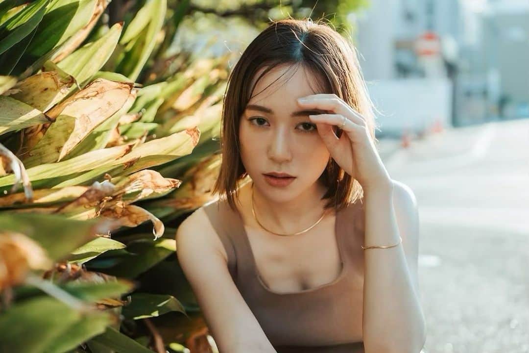 塩谷美佳のインスタグラム：「📸🍃🌿  最近パーマ風癖っ毛大いに活かしヘアが多いけど、たまにはストレートもイイね😉  📸 @smd._y @kosuke_shimoda_wd  . . . .  #potography #instaphoto #summerfashion #ootdstyle #me #shootmode #mood #summer #makeup #hairmake #hairstyle #instafashion」