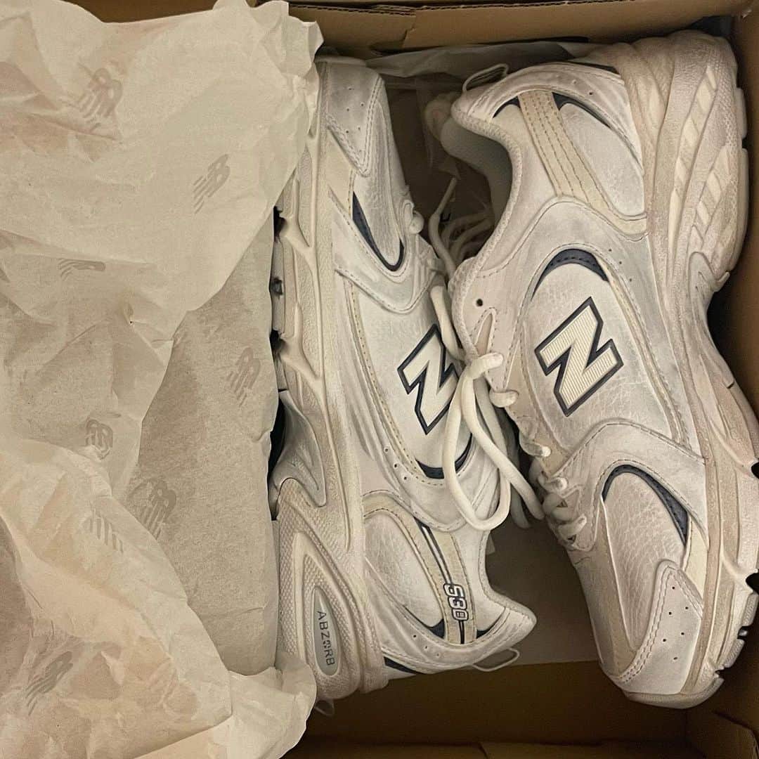 まあやのインスタグラム：「⁡オンニからのお土産のJOSEPHのバッグと 念願のNB530😮‍💨♥️」