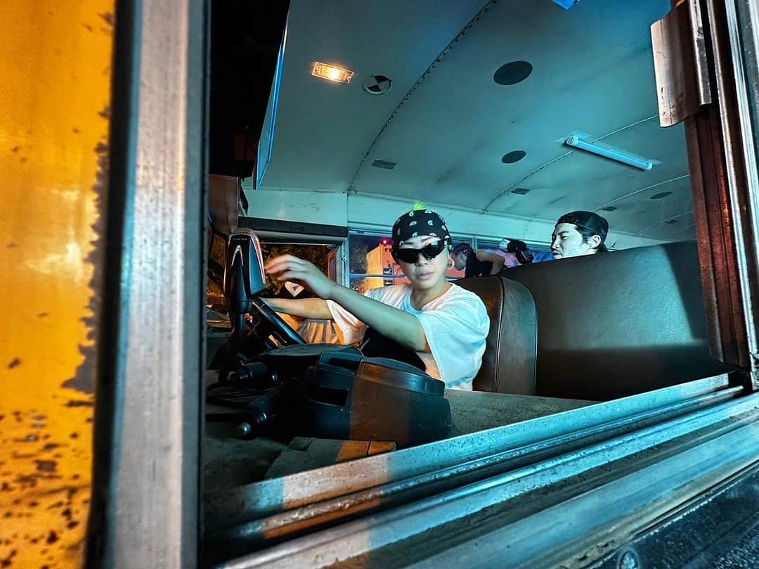 ルナのインスタグラム：「“Mirror” Ashley ft. CYBER RUI  Choreo ／KADOKAWA DREAMS GIRLS . そろそろMVも発車しますか🚌. Sing＆Rap＆Dance  クオリティー120%でお届けします🚨 7月28日18:00✔️ #mirror #ashley #cyberrui  #kadokawadreams」
