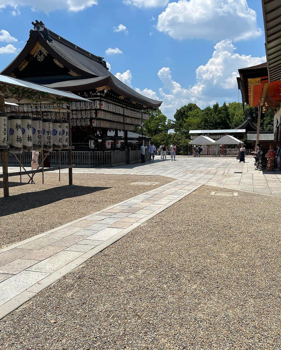 原田喧太さんのインスタグラム写真 - (原田喧太Instagram)「京都です。 あまりにも暑いので、お墓参りの前に クリームソーダ🥤 頼んだの何十年振り？？🤣 熱中症気を付けて下さいね。 #京都  #真夏  #クリームソーダ」7月27日 14時01分 - kenta.harada