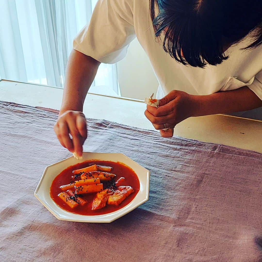 島本美由紀さんのインスタグラム写真 - (島本美由紀Instagram)「・ ３日間の料理本撮影。 本日が最終日でした🎉✨😆✨ みなさまおつかれさまですー。 たくさん食べて、たくさん話して とても楽しかったです❤️ 発売は11月頭。 お楽しみに🎵 来週から次の本に向けてアイデア出しをがんばります。  #豆腐レシピ  #冷凍豆腐  #島本美由紀」7月27日 14時13分 - miyuki_shimamoto