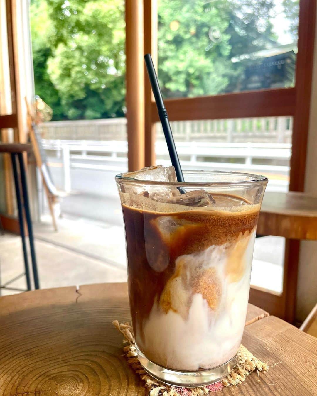 芝彰子さんのインスタグラム写真 - (芝彰子Instagram)「☕️☀️ .  コーヒー飲むならコールドブリュー以外 絶対ホット派だったけど 最近ラテならアイスも飲むように😎☕️  .  . #暑すぎる今年の日本の夏 🍉🌻 #icedlatte」7月27日 14時13分 - akiaki1221