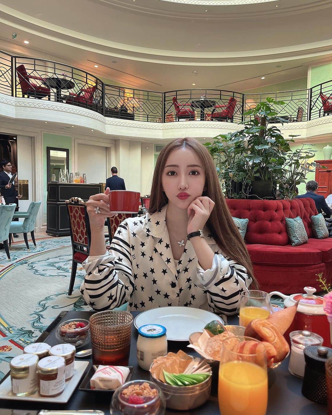 のインスタグラム：「お仕事頑張って色んな国にいこう🕊️🤍」