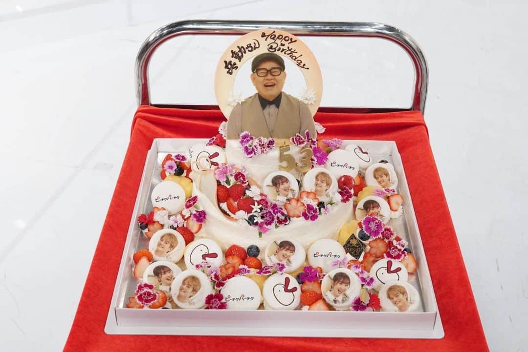 兵動大樹さんのインスタグラム写真 - (兵動大樹Instagram)「今日は、関西テレビのピーチケパーチケの収録です。  誕生日のお祝いをしてくれはりました！  素敵なケーキを頂きました！  感謝！！」7月27日 14時32分 - daiki.hyodo