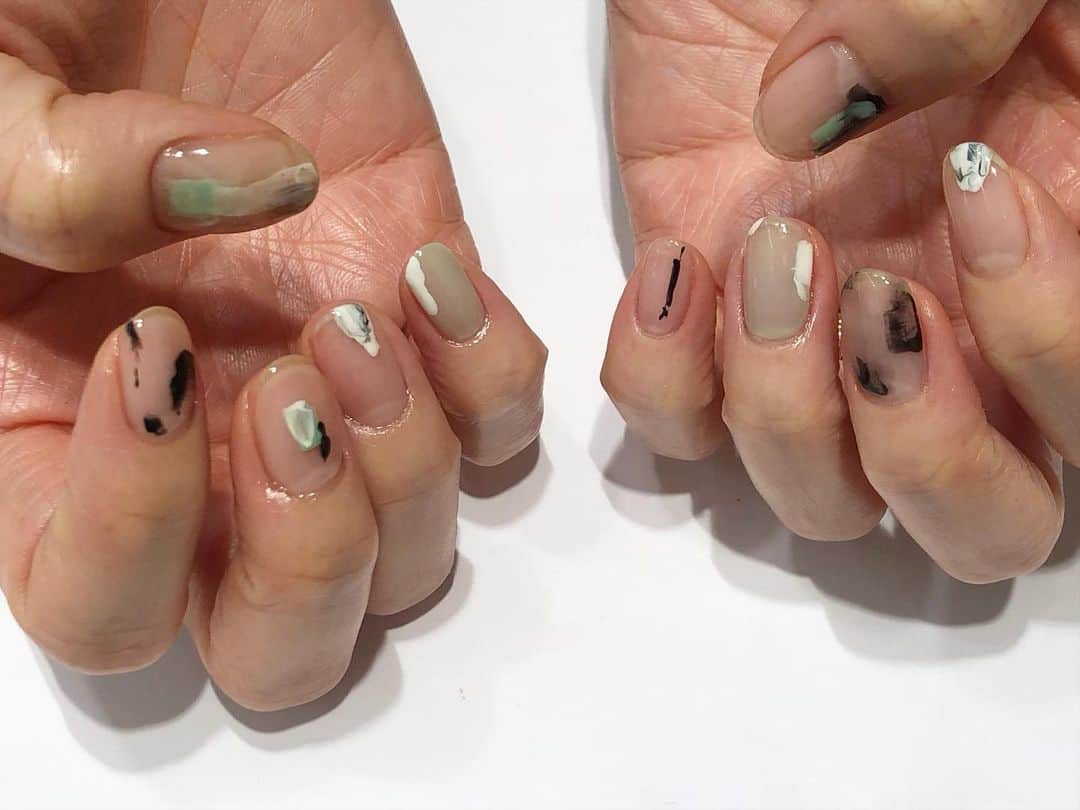 関根祥子のインスタグラム：「🌱👽✴︎🤍  #mojonail #nails」