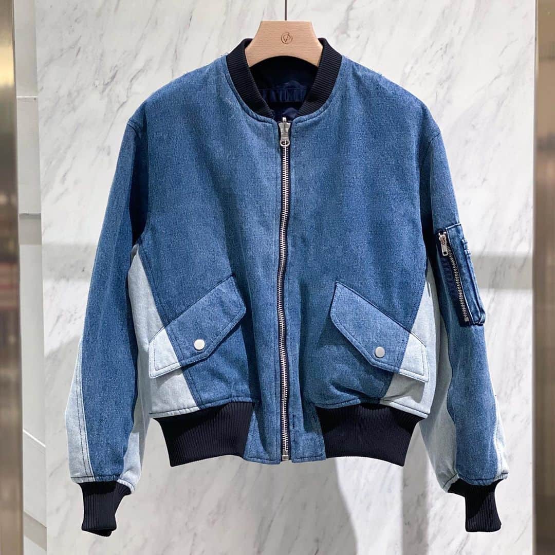 HANKYU.MODEさんのインスタグラム写真 - (HANKYU.MODEInstagram)「. 3.1 Phillip Lim Pre‐Fall Collection 3rd delivery At 3F MODE  「3.1 Phillip Lim」より、 ”ニューヨーク”をコンセプトとしたプレフォールコレクションの新作をご紹介。アメリカンアート&クラフトのパッチワーク要素を取り入れ、星やスタッズをあしらったデニムのマイクロスカートや、リバーシブルのボンバージャケットなどがラインアップ。  Page1 ビスチェ　49,500円 スカート　59,400円 デニムクロップドシャツ　79,200円  Page2 ビスチェ　49,500円 スカート　59,400円  Page3,4 ジャケット(reversible)　165,000円  Page5,6 ブラウス　68,200円 パンツ　143,000円 ジャケット　154,000円  Page7  ワンピース　143,000円 Page8  ワンピース　193,600円 Page9  バッグ　108,900円 Page10  シューズ　83,600円  #31PhillipLim #31フィリップリム #hankyumode #阪急うめだ本店 #うめはん #ファッション #新作 #23prefall  #デニムジャケット #ボンバージャケット #ワンピース #ミニスカート #ビスチェ」7月28日 12時00分 - hankyumode