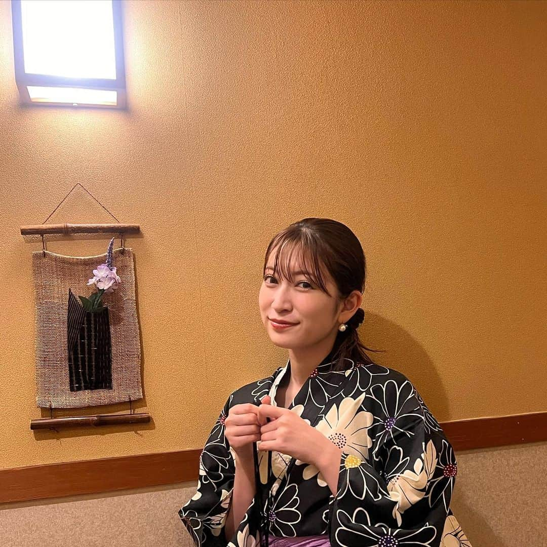 吉田朱里さんのインスタグラム写真 - (吉田朱里Instagram)「先日一泊二日の箱根プチ旅行してきました🦋 . 中学からずーっと仲良しの親友と 女2人旅❤️ ずーっと笑って美味しいもの食べて温泉何回も入って夜中までカラオケしてとっても幸せな旅でした🩵 . 今回は花紋というお宿に泊まりました。 とっても素敵なところでまた行きたい☺️ . 自分で頑張ってたまに贅沢するのって良いよね！ . #箱根旅行 #箱根食べ歩き #箱根グルメ #箱根温泉 #温泉旅行 #箱根 #女子旅」7月27日 14時39分 - _yoshida_akari