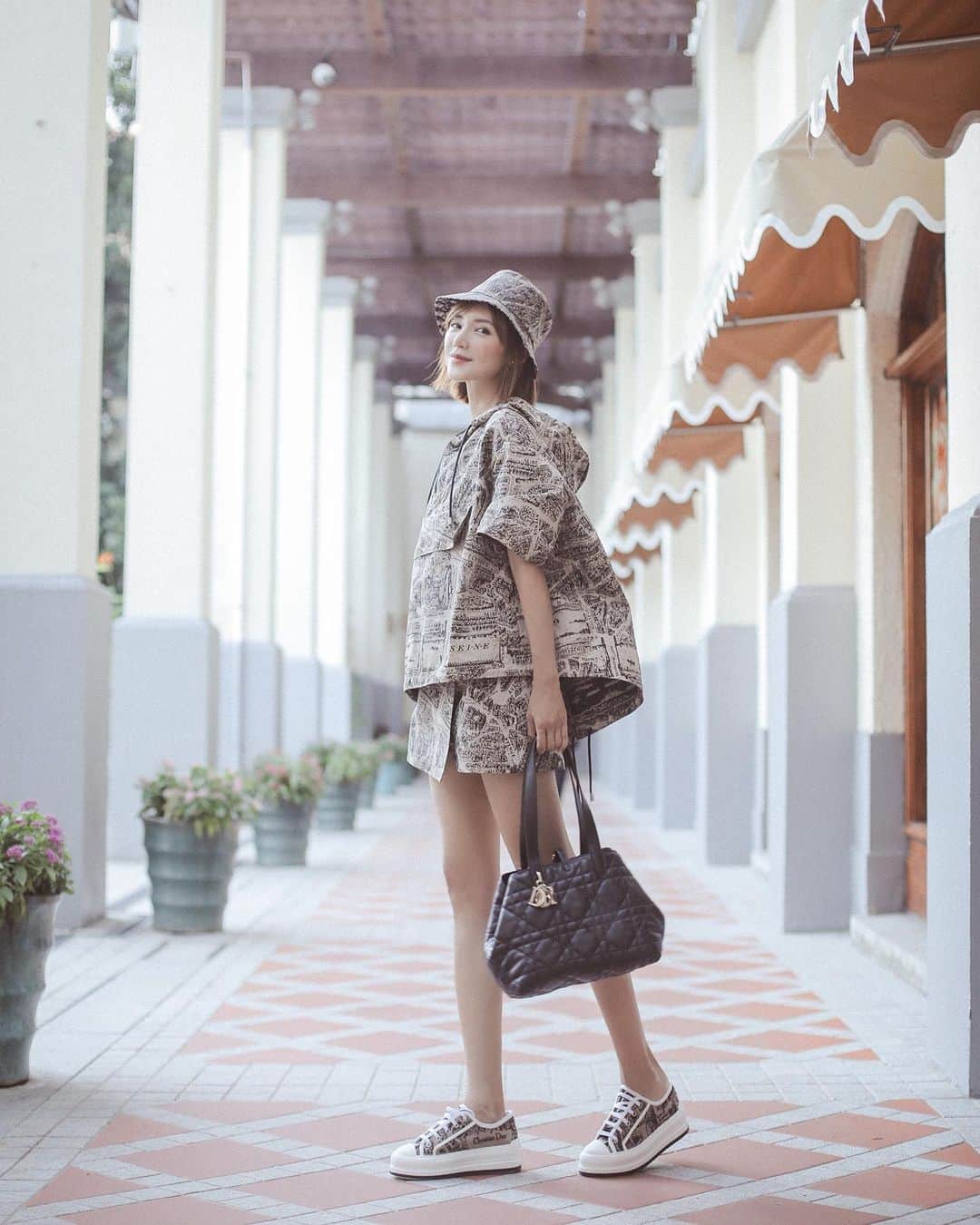 Elva Niさんのインスタグラム写真 - (Elva NiInstagram)「Another elegant and timeless bag from @Dior 🤍 #DiorToujours #DiorAW23」7月27日 14時57分 - misselvani