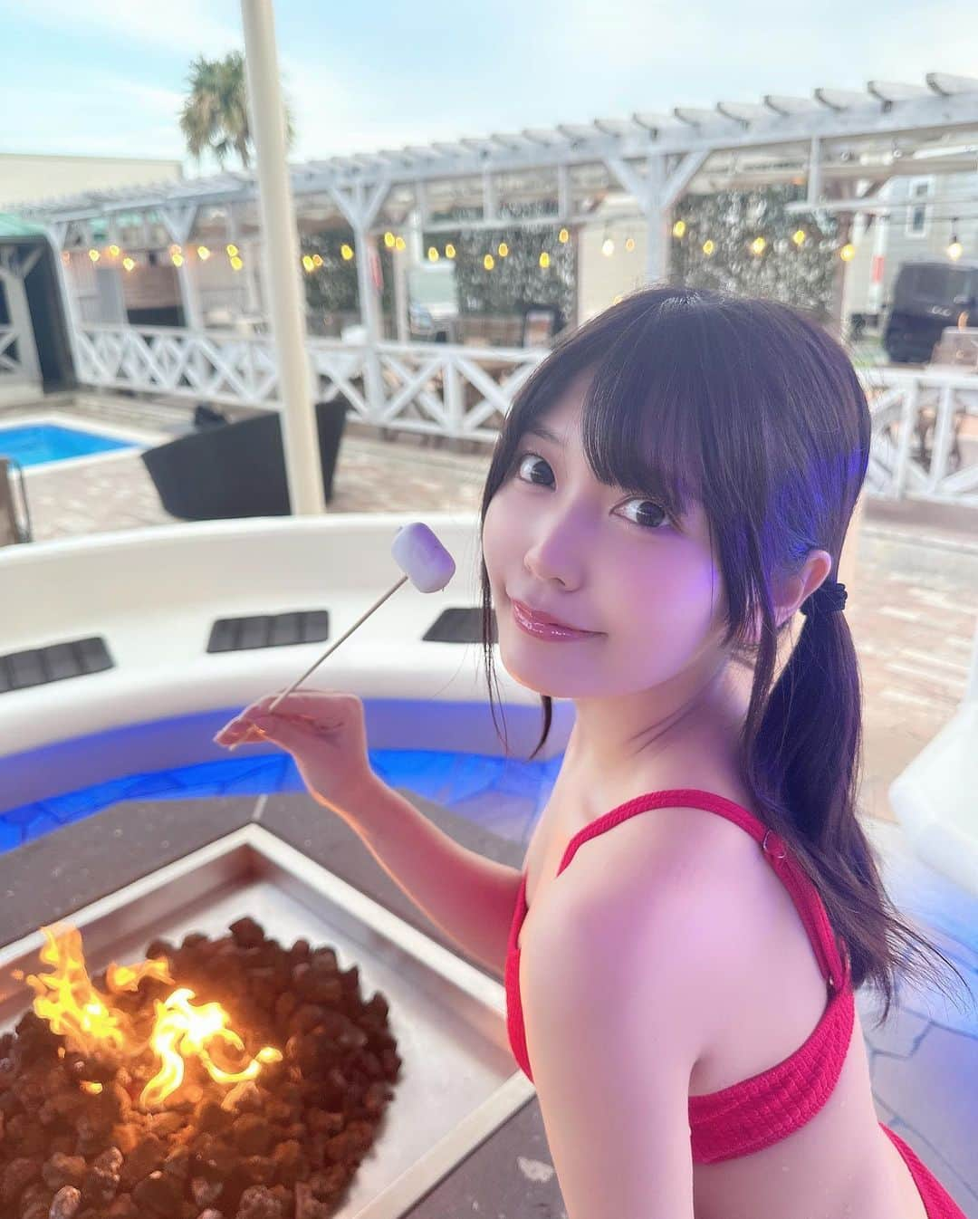 松下玲緒菜のインスタグラム：「写真集の撮影ぶりに焼きマシュマロ食べた👀」