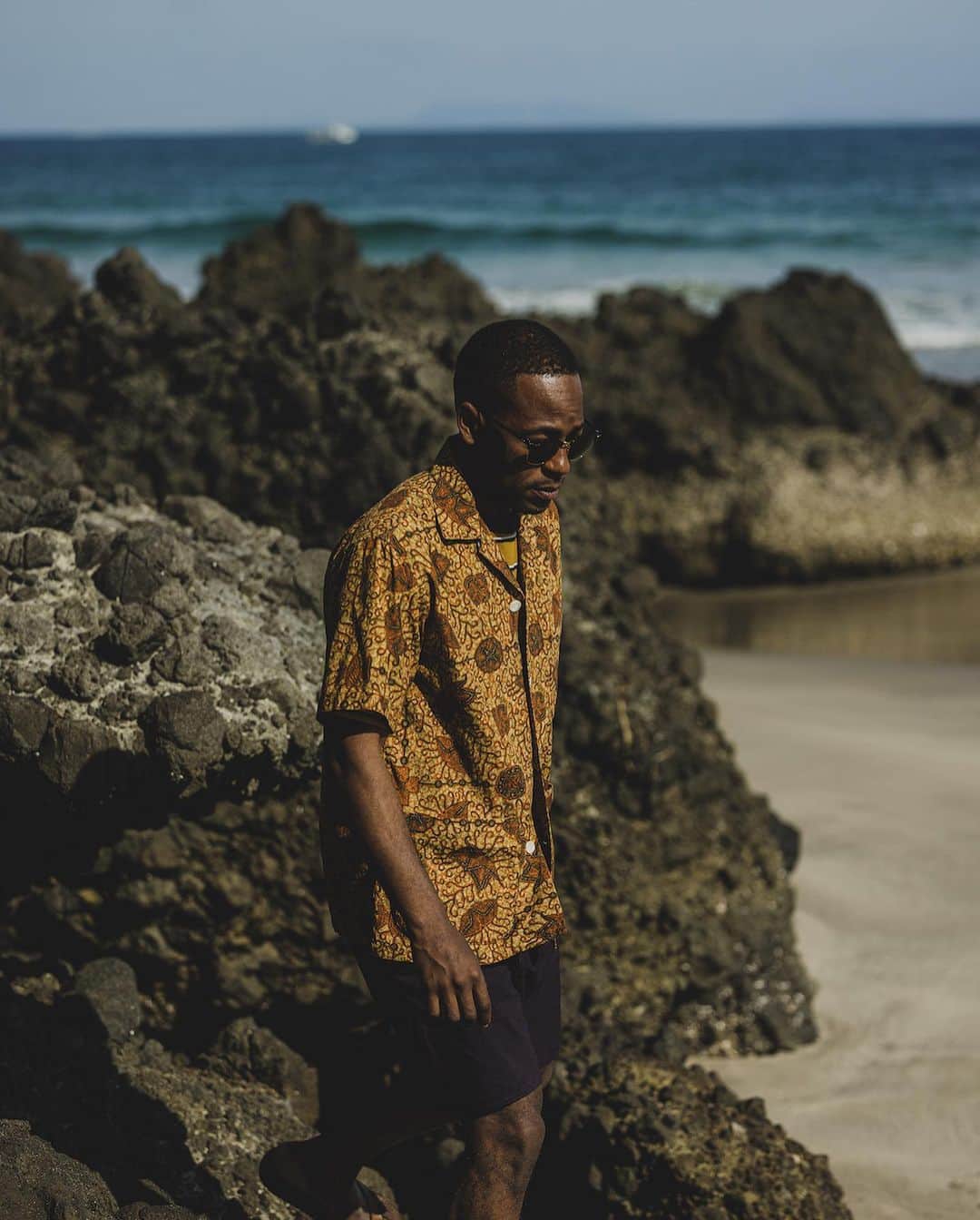 BEAMS+さんのインスタグラム写真 - (BEAMS+Instagram)「. Comfortable fit and sophisticated style, BEAMS PLUS classic beachwear. ---------- ●Beach Shirt Jacket Cotton Rayon Print Batik Print A modern take on the beach shirt that was popular in the 1960s. It features large buttons, an open collar, and patch pockets at the hem, eliminating the original design's pile lining to create a lightweight piece. The chest patch pocket is adjusted to fit vertically-oriented eyewear. Made from a lightweight and moisture-absorbent cotton-rayon blend, perfect for hot and humid summer days.  ●MIL Athletic Shorts Mini Ripstop A military-inspired BEAMS PLUS athletic shorts. Additional pocket details were added to consider town use, including side and back pockets. The relaxed fit pattern with a wide thigh width is designed for comfort. The material is made from a highly durable mini ripstop fabric using a very fine 20-denier nylon, providing lightweight and high stretchability. The mesh lining ensures comfort during hot and humid seasons.  ●Pocket Tee Wide Stripe A classic-colored wide stripe pocket t-shirt. Made from thick uneven yarn knitted in a jersey stitch to achieve a classic fabric texture. The fabric is soft and has a pleasant touch, completed at a sewing factory in Japan.  快適な着心地と洗練されたスタイル、BEAMS PLUSのクラシックなビーチウェア。 ---------- ●Beach Shirt Jacket Cotton Rayon Print Batik Print 1960年代に流行したビーチシャツを現代的ににアレンジ。大きめのボタンやオープンカラー、裾に付くパッチポケットのディテールが特徴で、オリジナルデザインに付いていたパイル地のライニングを省き、軽い一枚で仕上げています。胸のパッチポケットはアイウェアが収まる縦長のサイズにアレンジ。 素材レーヨンコットンの軽く吸湿性の良い素材を使用。温度と湿度の高い夏場で大活躍。  ●MIL Athletic Shorts Mini Ripstop ミリタリーモチーフの〈BEAMS PLUS〉アスレチックショーツ。オリジナルデザインには無いポケットディテールを追加。をタウンユースでの着用を考慮、サイドポケットとバックポケットを加えています。広いワタリ幅を持たせたリラックス感のあるパターンを使用。 素材使いは、非常に細い20デニールナイロンを使用した引き裂き強度の高いミニリップストップ生地を使用。軽量性・高いストレッチ性を併せ持つ素材。裏地にはメッシュ素材を使用し、気温と湿度が高いシーズンを快適に過ごすことが可能です。  ● Pocket Tee Wide Stripe クラシックな配色とワイドピッチのストライプポケットTシャツ。 太番手のムラ糸を天竺編みし、クラシックな生地感を表現。日本国内の縫製工場で仕上げたソフトでふくらみのある肌触りの良い生地です。 . @beams_plus @beams_plus_harajuku @beams_plus_yurakucho #beamsplus」7月27日 20時00分 - beams_plus_harajuku