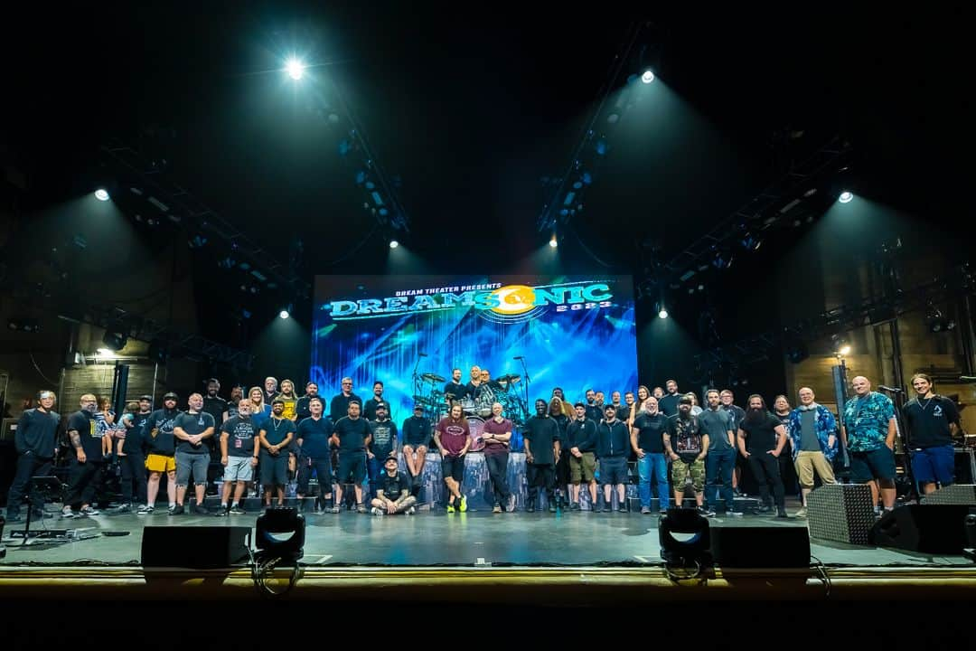 ドリーム・シアターのインスタグラム：「From the bottom of our hearts, a huge thank you to everyone who came out to see Dreamsonic 2023 and to our amazing crew who made it all possible!   Who would you like to see at future editions of our very own touring prog metal festival? Let us know!  📸 @randyedwardsphotos」