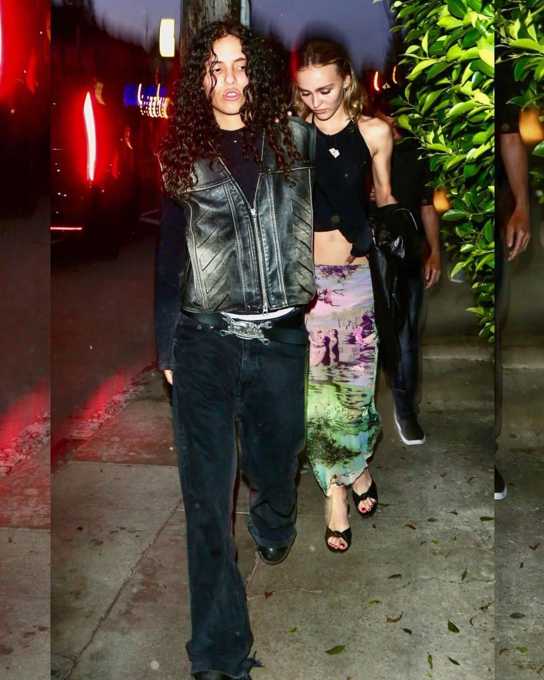 Just Jaredさんのインスタグラム写真 - (Just JaredInstagram)「Lily-Rose Depp keeps close to girlfriend 070 Shake as they step out for a dinner date in Santa Monica. See more photos on our site! #LilyRoseDepp #070Shake Photos: Backgrid」7月27日 15時03分 - justjared