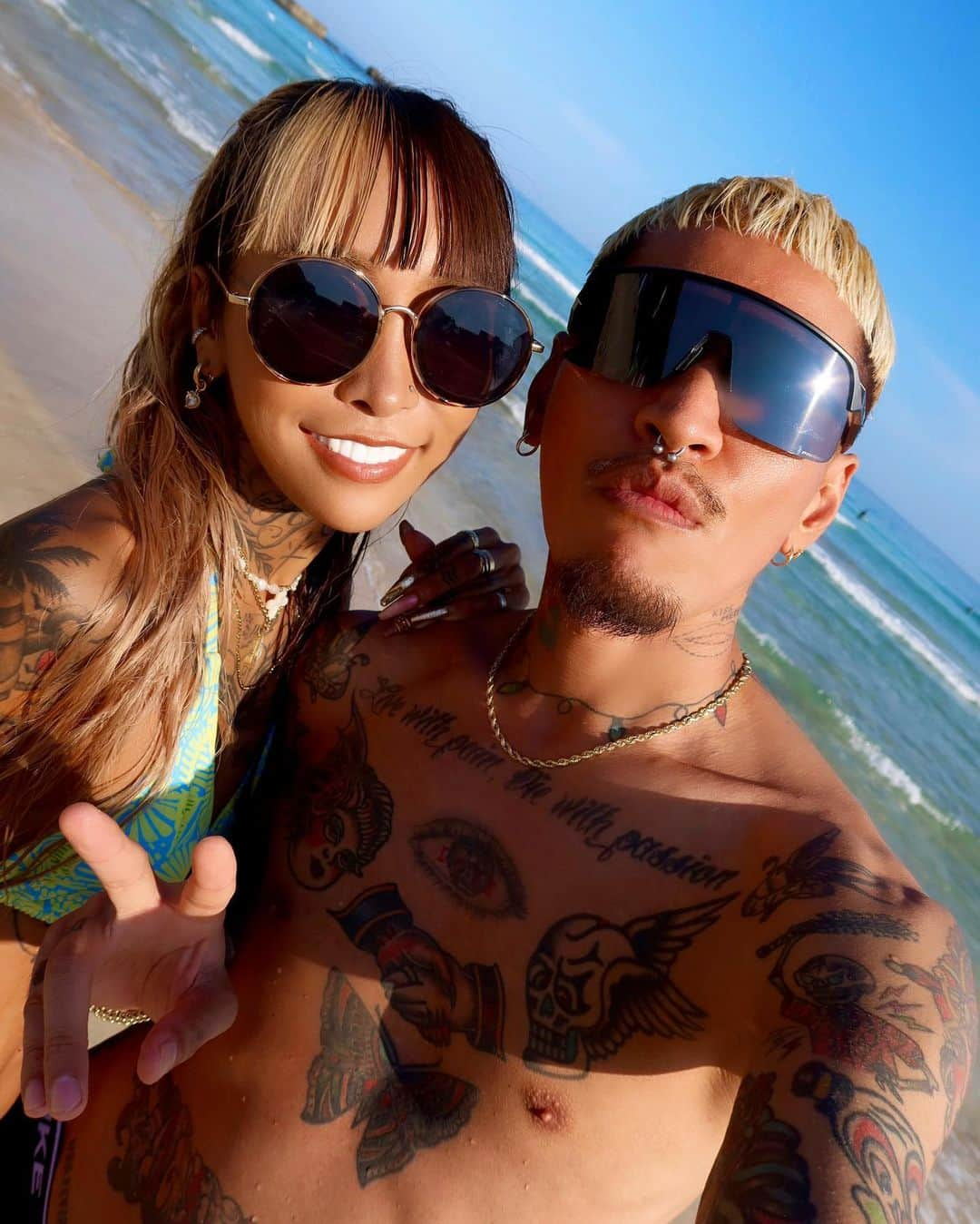 Staxx Tのインスタグラム：「きのうのわたしたち😇♥️😈🏖  @izumana19890629   相席食堂で狩野英孝が行ってたわさびのとこの食レポものせときます  #相席食堂 #狩野英孝 #わさび #浄蓮の滝 #海」