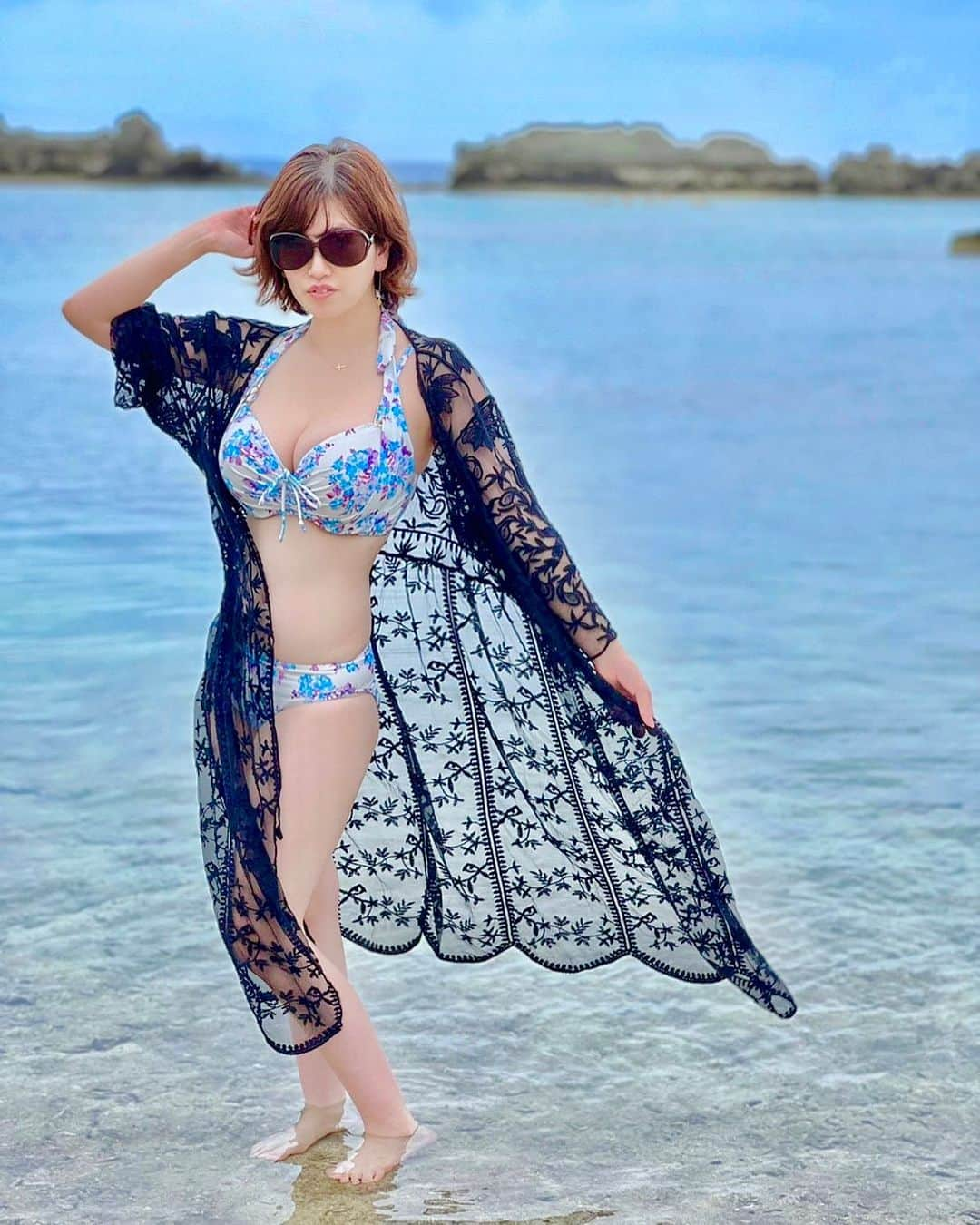 宇佐美さくらさんのインスタグラム写真 - (宇佐美さくらInstagram)「海行きたいな🏖  さくらのプロフィール🐰🌸 @usausa39ra   7月30日　18:00 カラオケオフ会（お誕生日会）  🍸毎週金曜の夜は西麻布でバー店員　 @bar_artrum_tokyo  Tシャツ発売中  、 、 、 、 、 、  #日本女孩 #グラビアdvd #asiangirls  #布教してくれてありがとう  #港区　#シャンパン #model #ANISD #japanese  #性感美女  #portraitphotography #asian  #グラドル自画撮り部　#セクシーショット   #宇佐宮さくら　#セクシー #sexywomens  #sexy  #リアル峰不二子を目指して  #下乳ヴィーナス  #胸の大きい良い女　#六本木　#夜型人間  #materialgirl  #銭湯女子  #撮影会モデル   ⭐️⭐️⭐️アカウント⭐️⭐️⭐️ Twitter・TikTok・Instagram•LINE @usausa39ra   #フォローミー　#팔로미　#followme  #追蹤」7月27日 15時19分 - usausa39ra