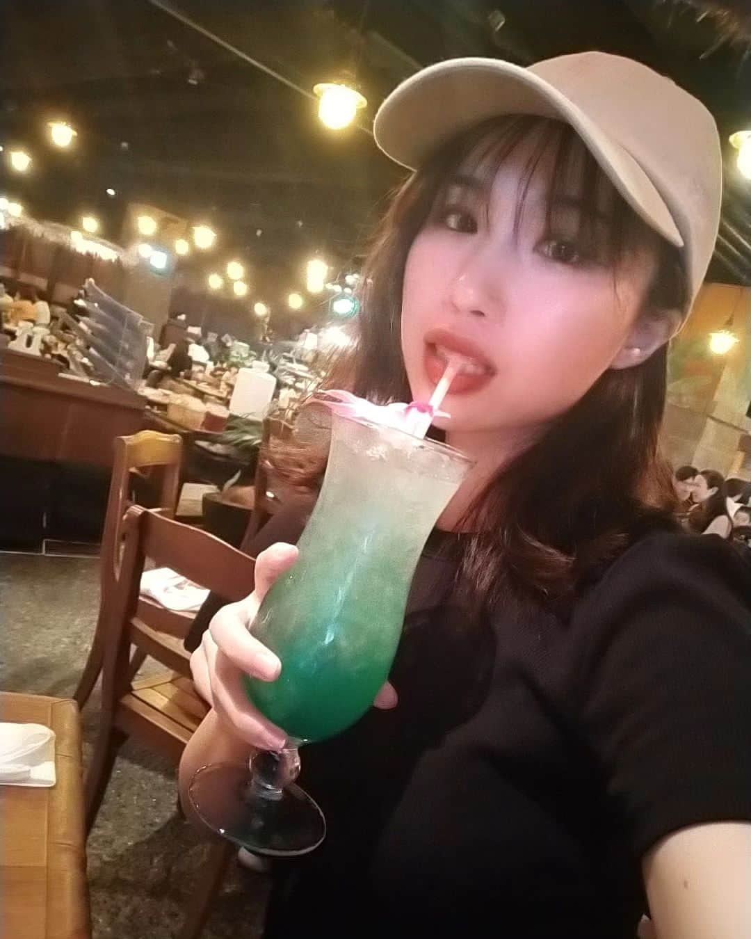 鈴木美南海さんのインスタグラム写真 - (鈴木美南海Instagram)「夏っぽい飲み物🍹 …なんだったかは忘れた🥺🙏」7月27日 15時35分 - u_minami_official