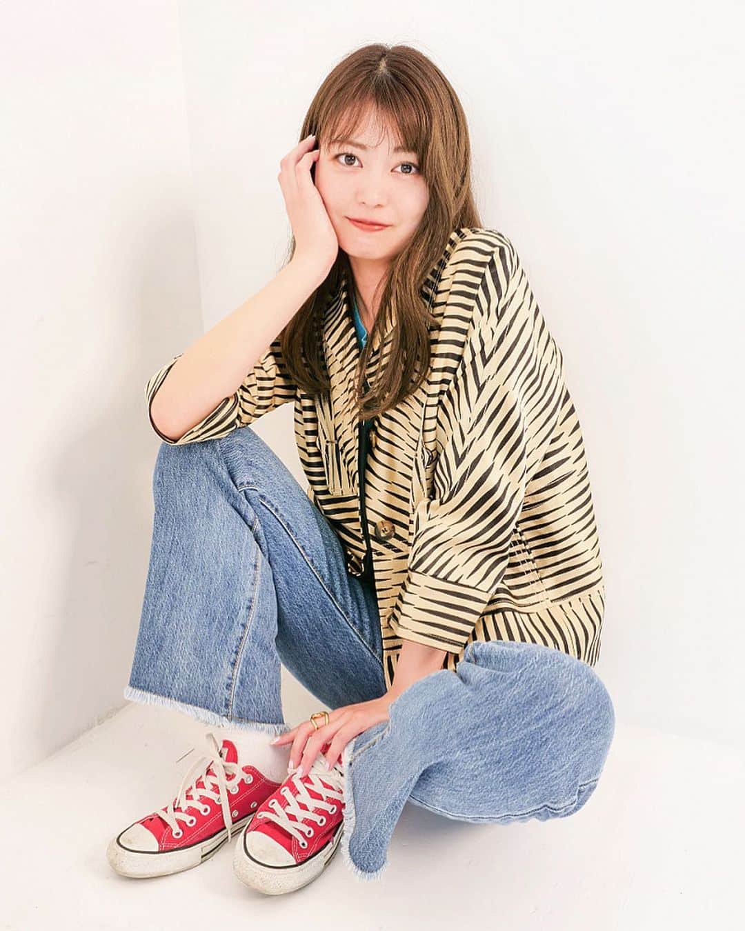 前田亜美のインスタグラム：「. おしらせ⋆͛📢⋆ . ファッションサイト【PreLoved】に掲載されています ¨̮ )/  PreLovedさんが用意してくれた古着の中からコーディネートを組ませていだきました!! . サイトオープンを記念して…  " 阪神梅田本店2F "にてPOPUPイベント開催中です！ 展示・販売されています🤍  良かったら見に行ってみてね！👀🤍  ーーーーーーー  愛用アイテム、過去に愛用していたアイテム、またはタレントが選んだアイテムを展示・販売する「PRELOVED」のサイトがオープン（https://preloved.world）。  ===  阪神梅田本店2Fにてサステナブルギャラリー「PRELOVED」のポップアップイベントが開催中。. . . PRELOVED は個人の愛用中のアイテム、過去に愛用していたアイテム、またはオススメのお気に入りアイテムを展示・販売するアート空間で、会場に並べられたアイテムは、単なるユーズド品や中古品ではなく、アイテムやブランドが持つ価値に加え、愛用者・所有者のストーリーが詰まっているものばかり。. 店頭では、女性向けのアイテムを中心に男性向けのモノもラインアップ。スニーカー、バッグ、アパレル、アクセサリーなどを展開いたします。 ※一部の商品は「PRELOVED」サイト内のみの販売のため、会場では展示のみを行います。. . 物の価値を越えたPRELOVEDをお楽しみください。 . . 【開催場所】阪神梅田本館 2F 【開催期間】7/26 - 8/8 【営業時間】10:00 -20:00 【サイトURL】https://preloved.world   #PreLoved  #古着  #古着コーデ」